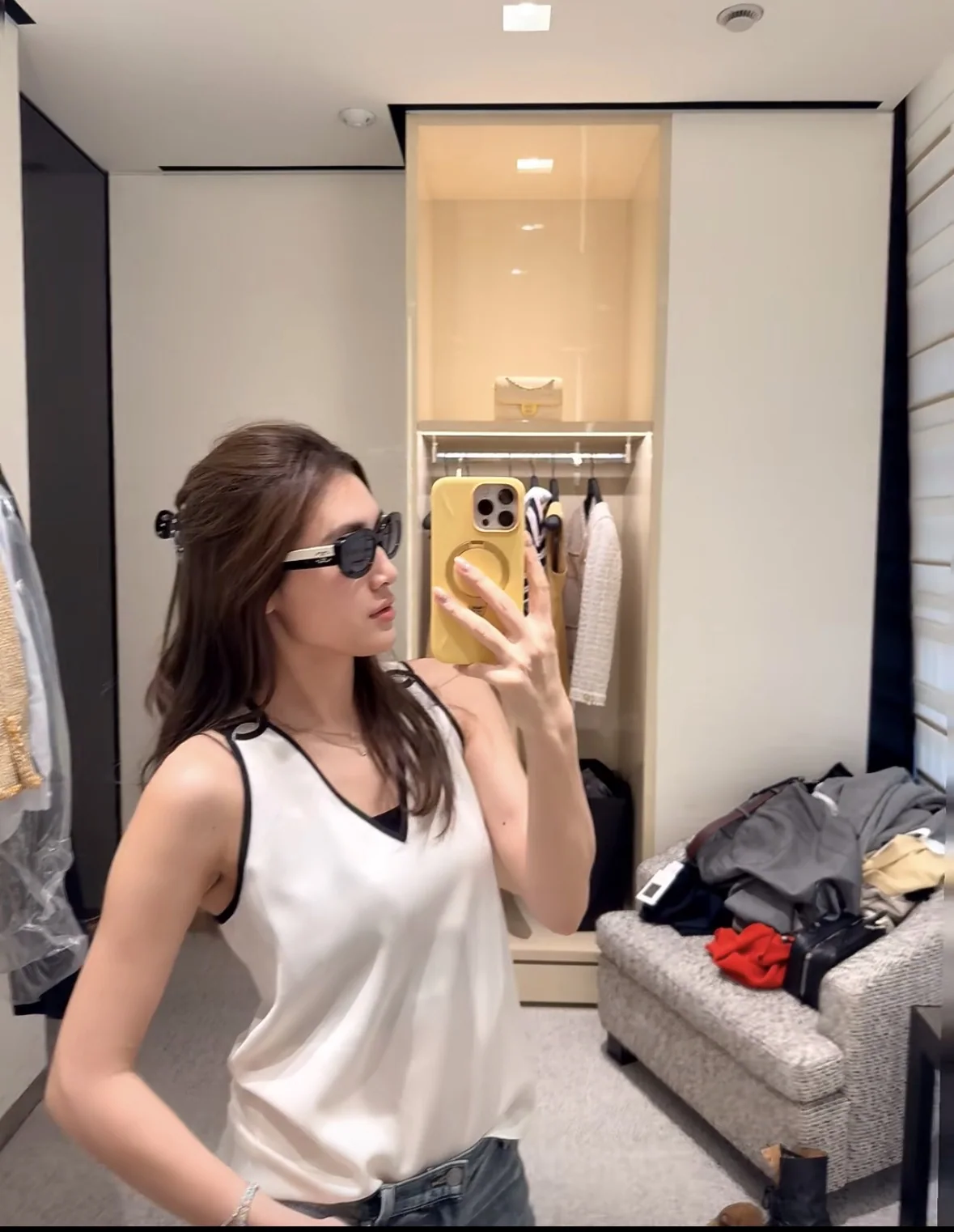 샤넬 여성 V넥 나시 탑 상세 이미지 3