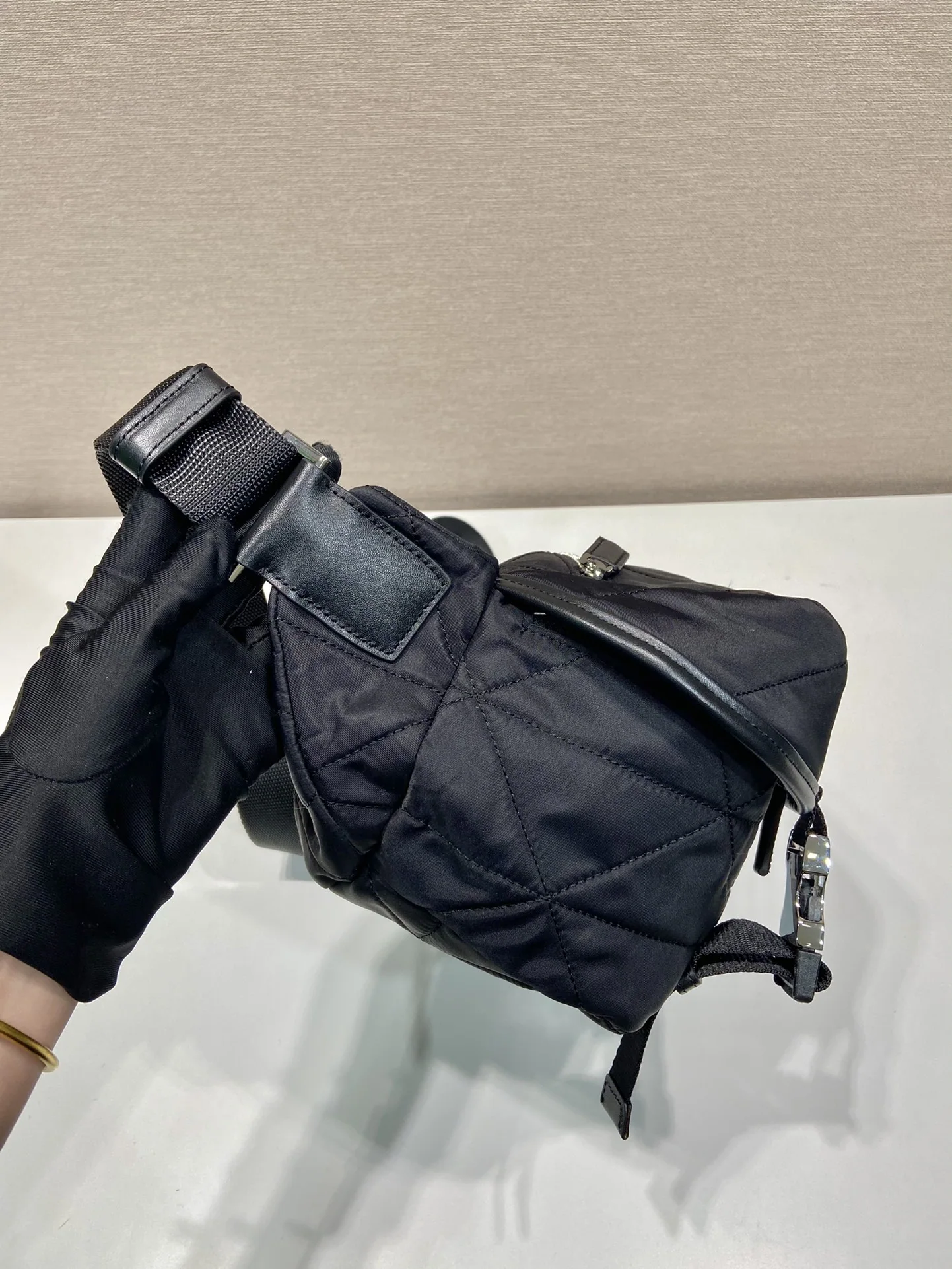 프라다 자수 체크 나일론 숄더백 상세 이미지 4