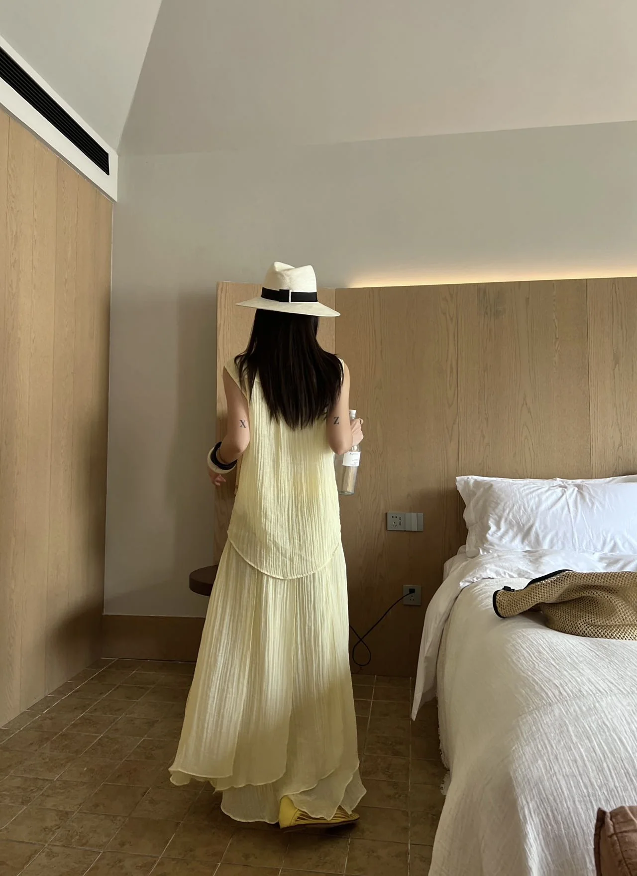 디올 플리츠 카라 민소매 셔츠 세트 상세 이미지 4