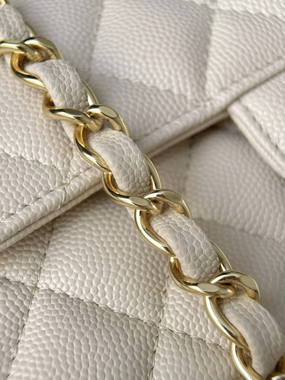 샤넬 금장 캐비어 엣지 스티치 미니 핸드백 상세 이미지 4