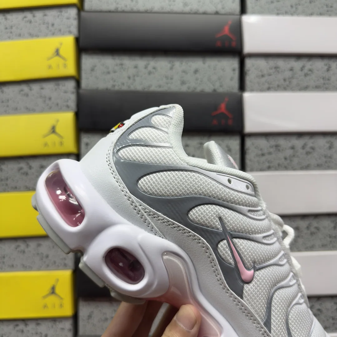 나이키 [BD] 에어 맥스 플러스 HF0107-100 201848 Nike Air Max Plus Summit White Pink Rise 상세 이미지 4
