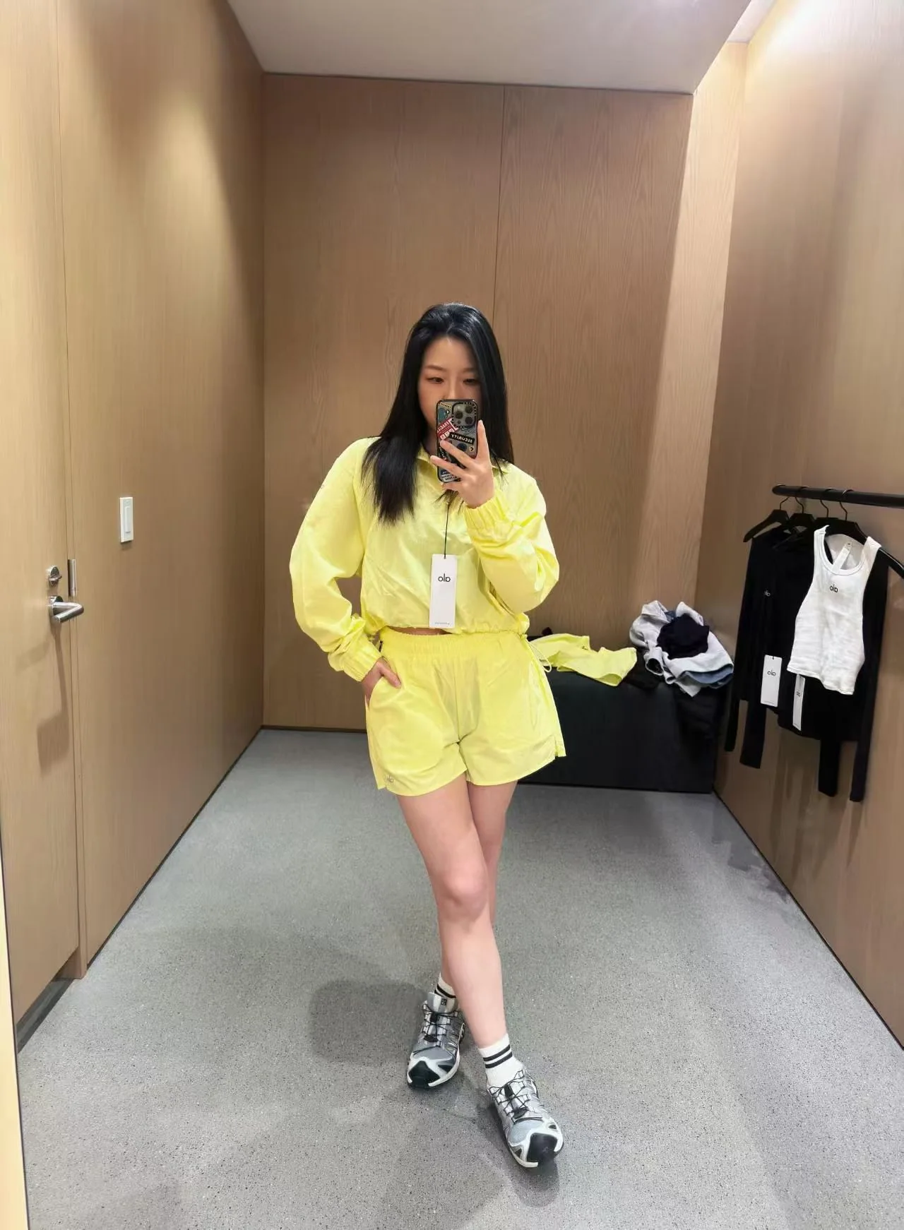 알로 아이스 실크 옐로우 집업 풀오버 반바지 세트 상세 이미지 10