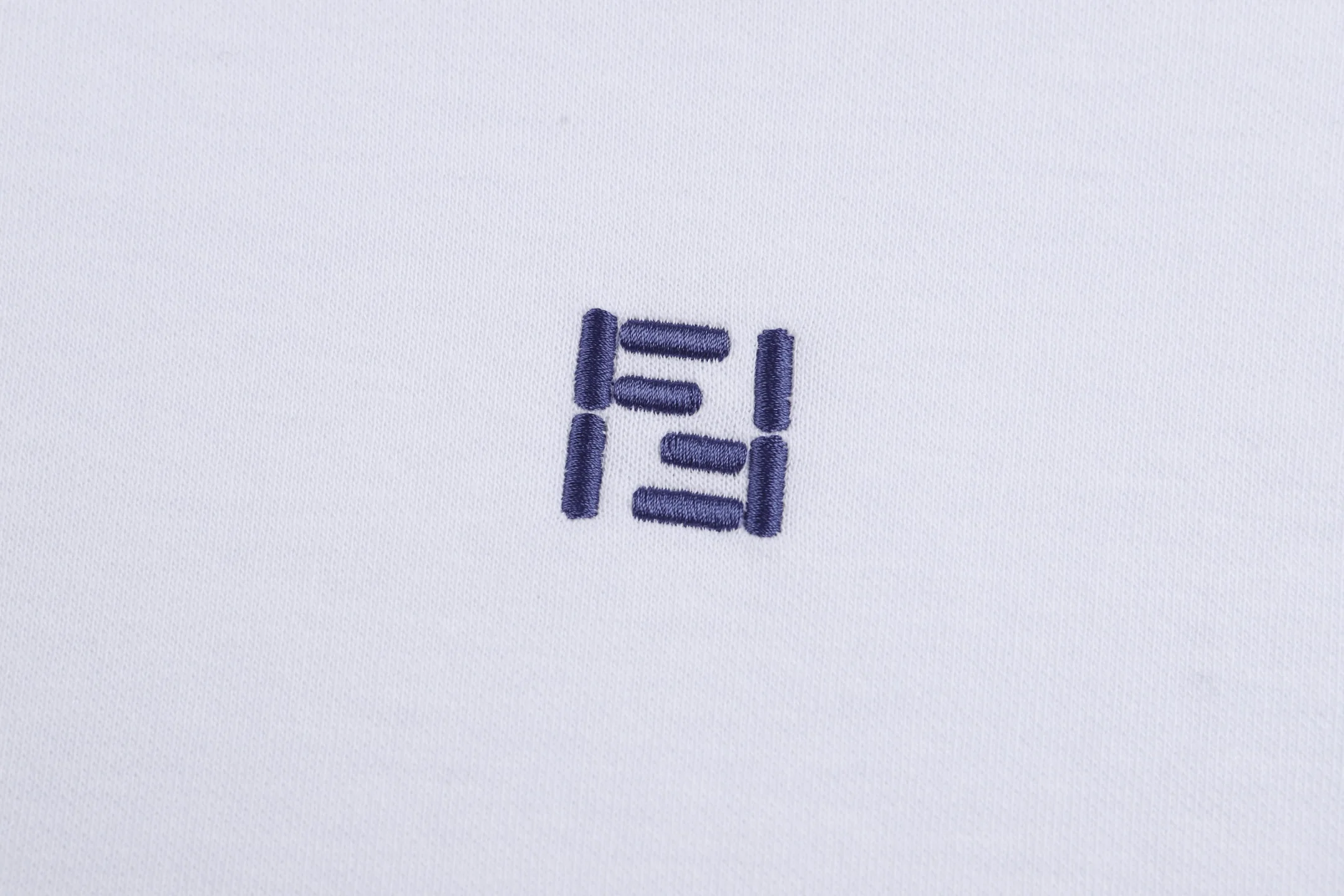 펜디 크루넥 로고 자수 반팔 티셔츠 2026 SS 상세 이미지 5