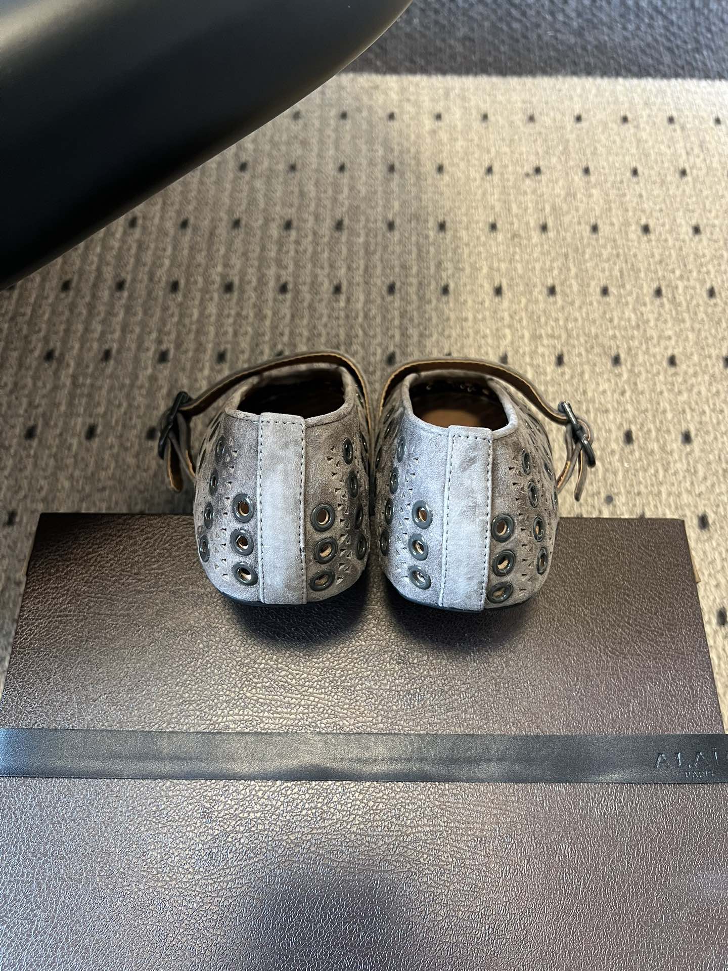 알라이아 펀칭 라운드 메리제인 슈즈 상세 이미지 6
