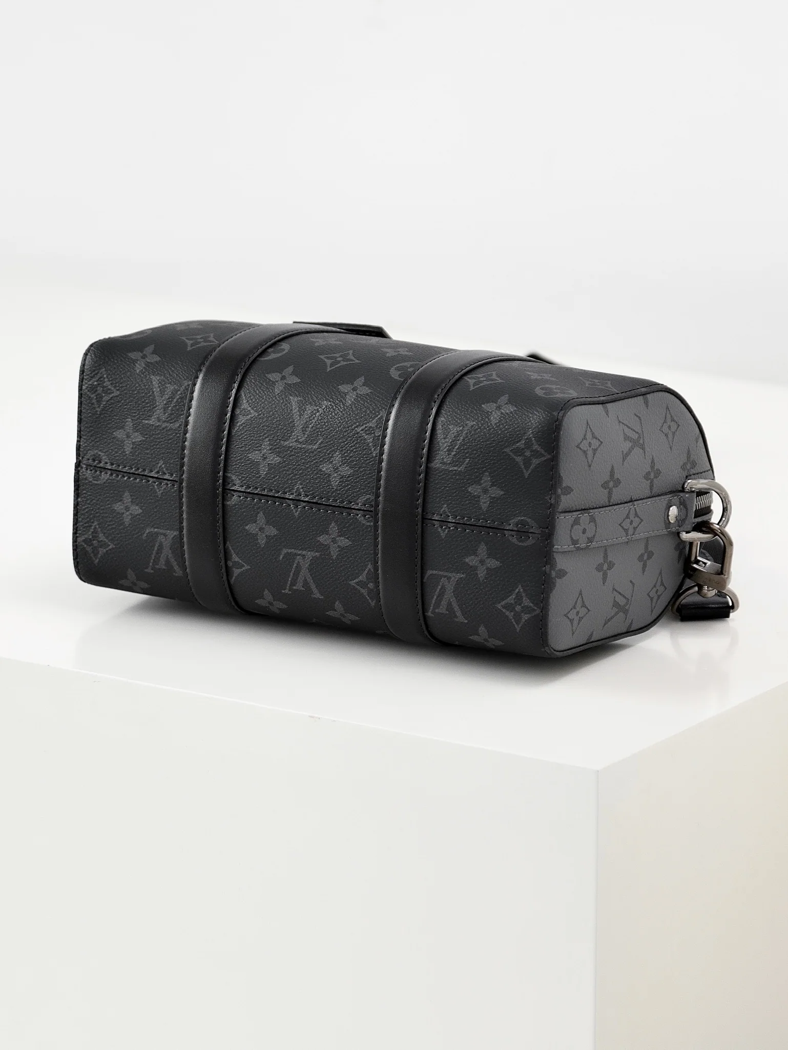 루이비통 시티 키폴 모노그램 크로스바디백 상세 이미지 8