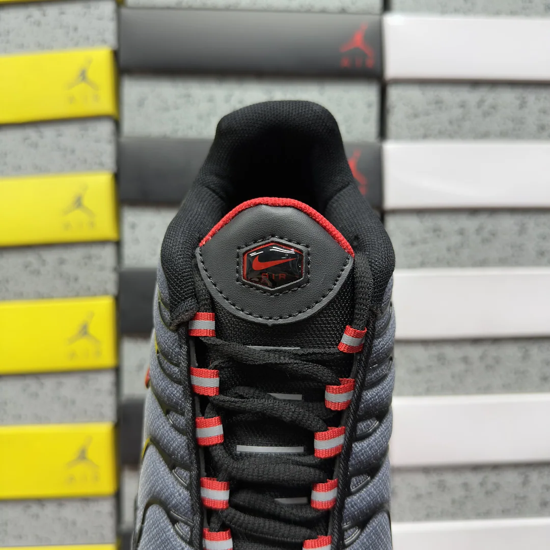 나이키 [BD] 에어 맥스 플러스 CI2299-001 201844 Nike Air Max Plus Black Gradient Red 상세 이미지 2