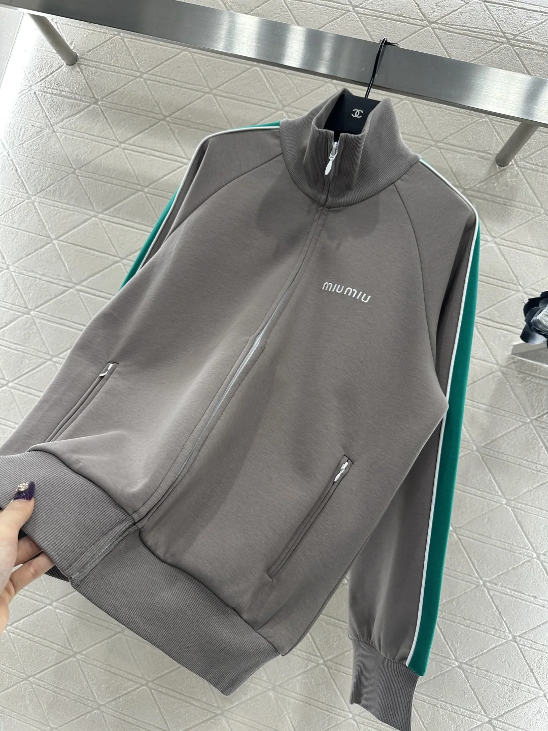 미우미우 스탠드카라 웨빙 여성 자켓 상세 이미지 5