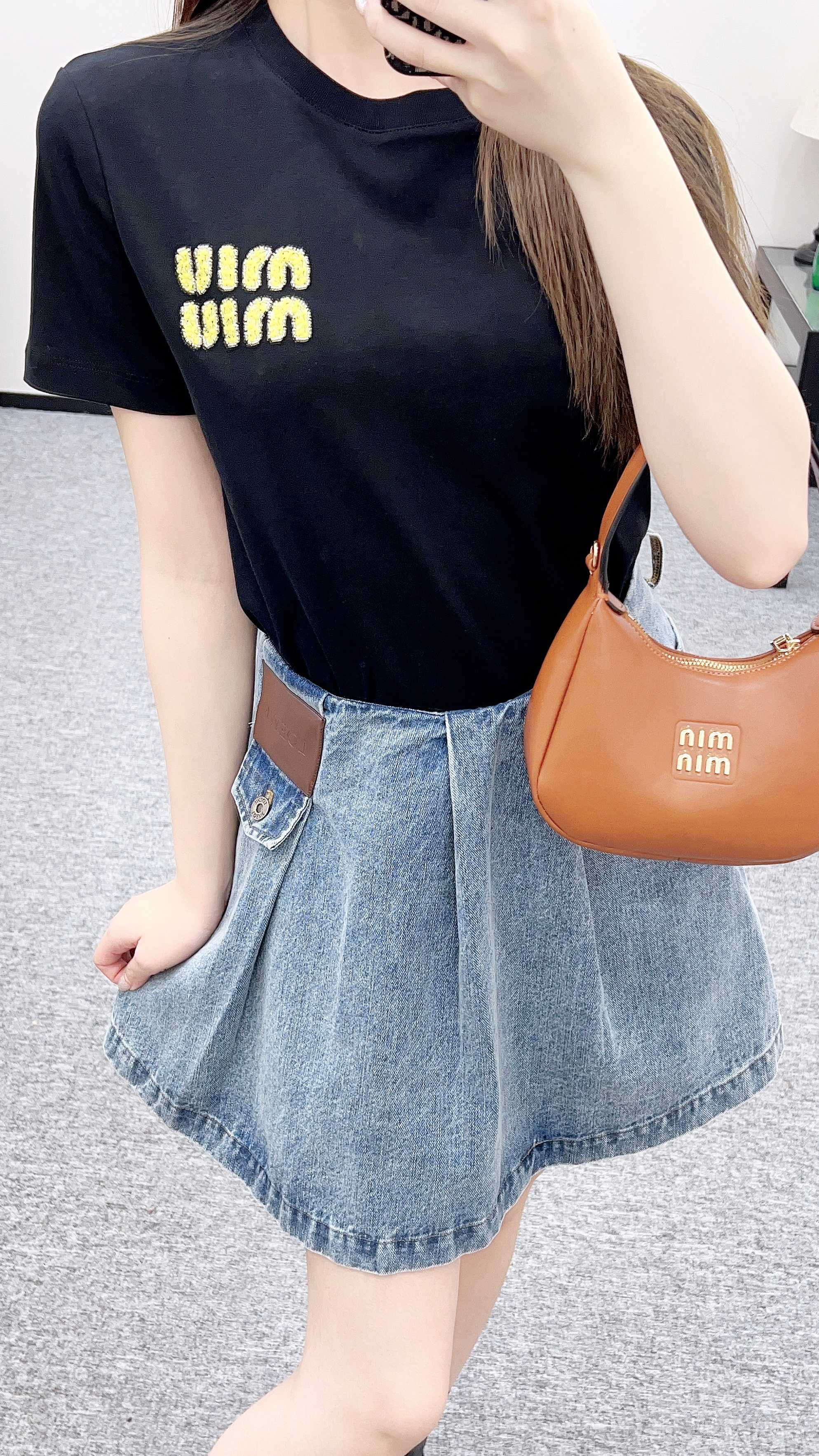 미우미우 비즈 로고 자수 반팔 티셔츠 상세 이미지 1