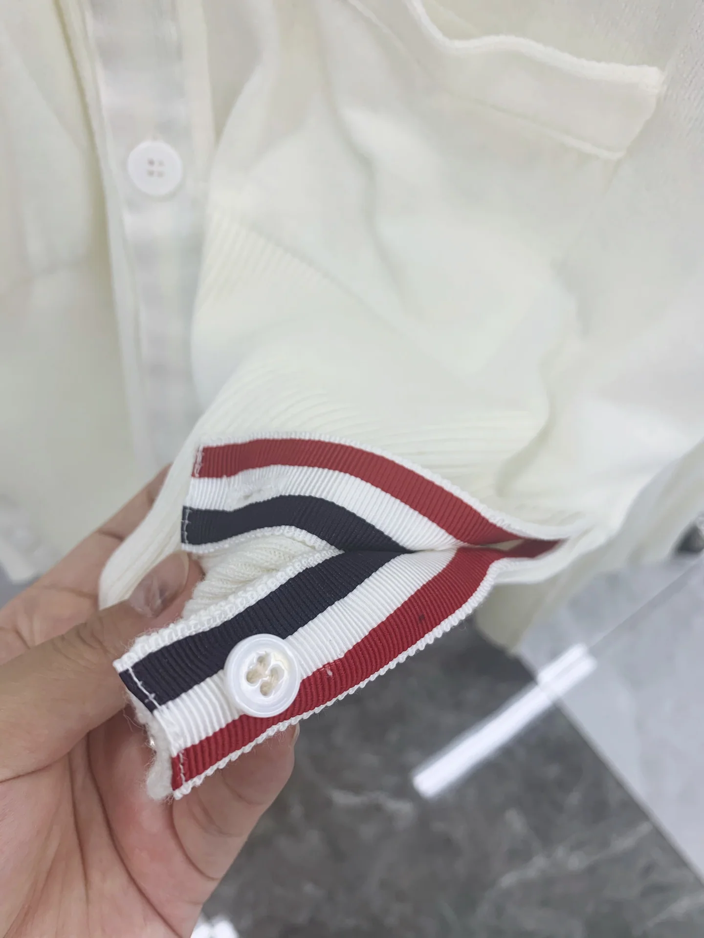 톰브라운 다크 그레이 4 바 스트라이프 울 가디건 상세 이미지 8