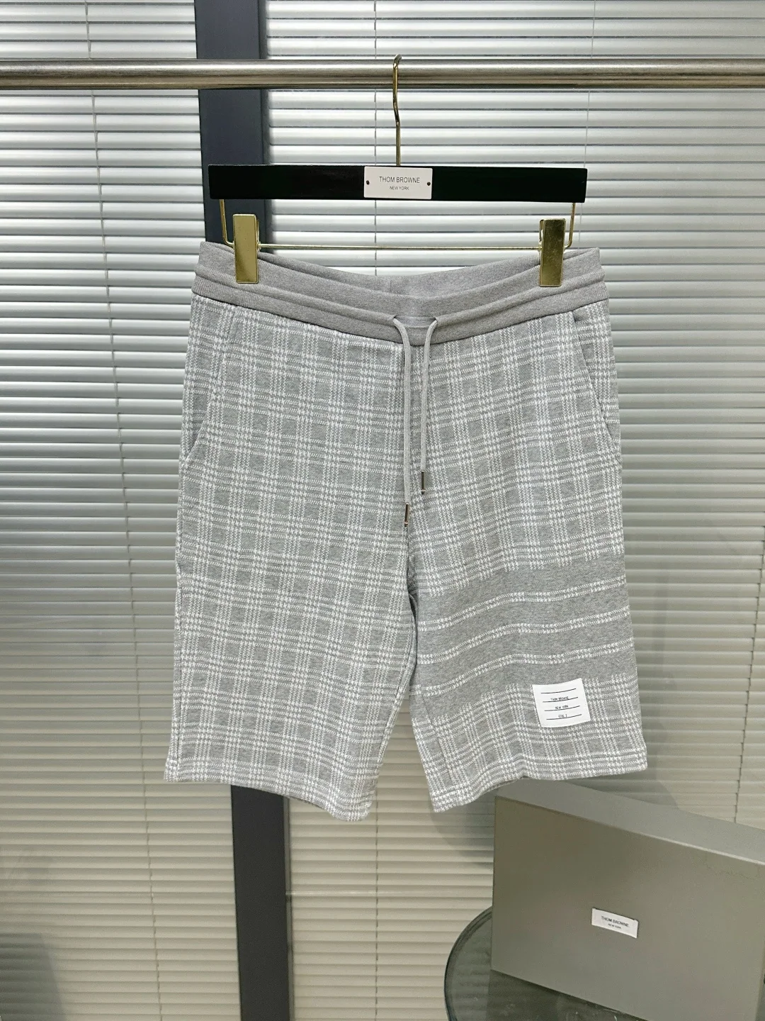 톰브라운 천두격자 자카드 남성 반바지 상세 이미지 1