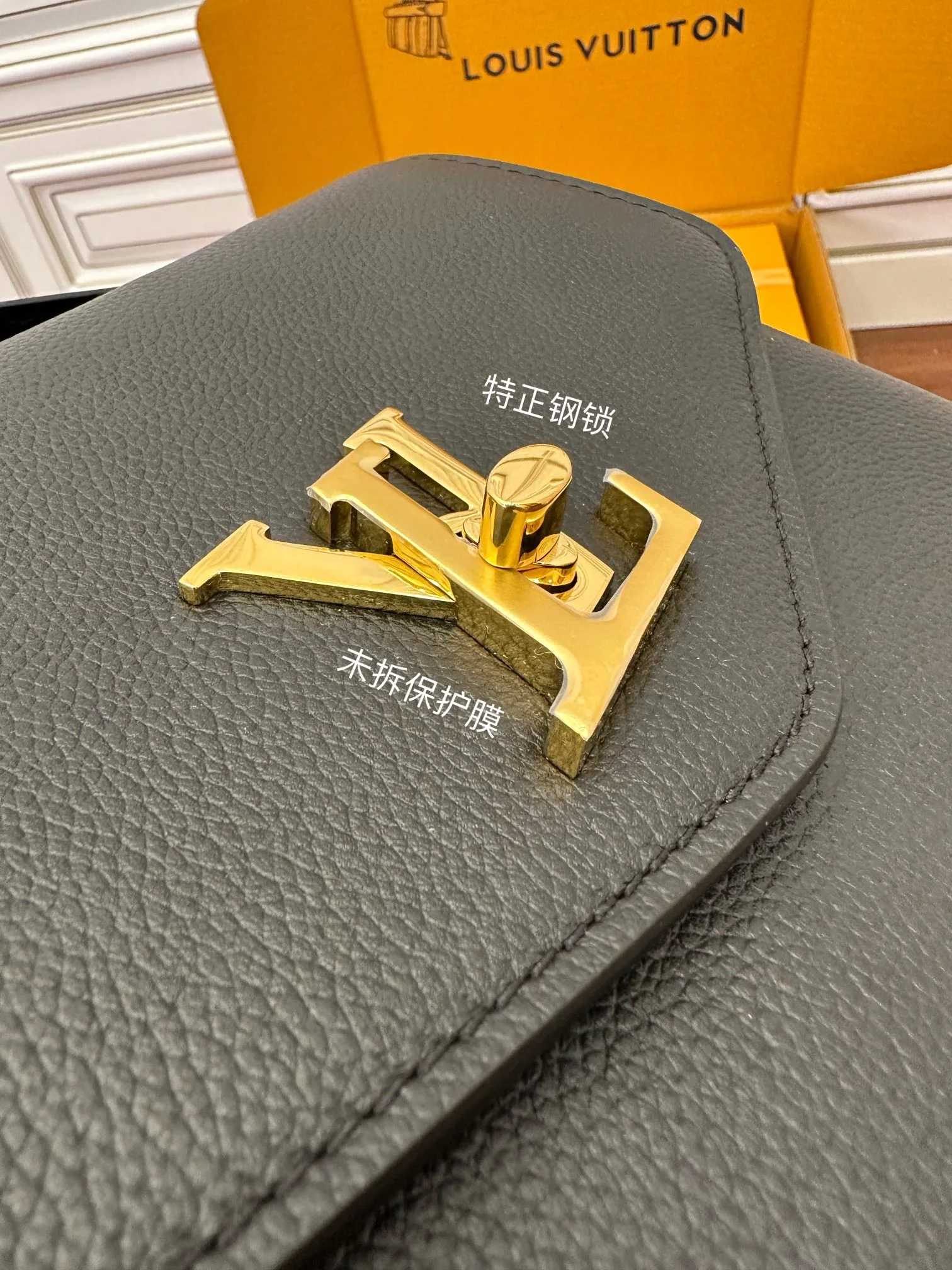 루이비통 가죽 가방 M22735 상세 이미지 8