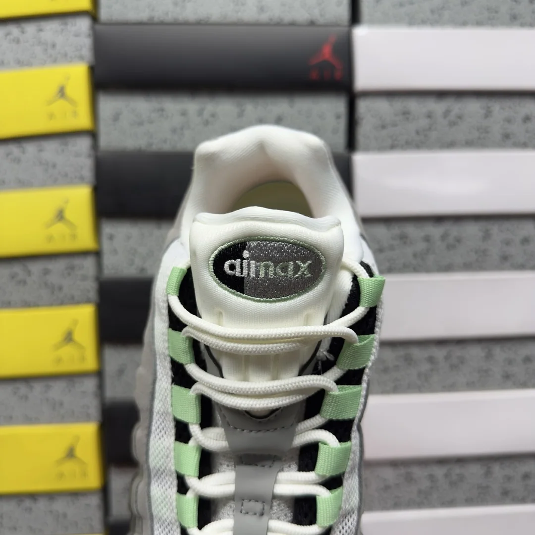 나이키 [WE] 에어 맥스 95 OG HJ5996-005 201886 Nike Air Max 95 OG Big Bubble Fresh Mint 상세 이미지 6