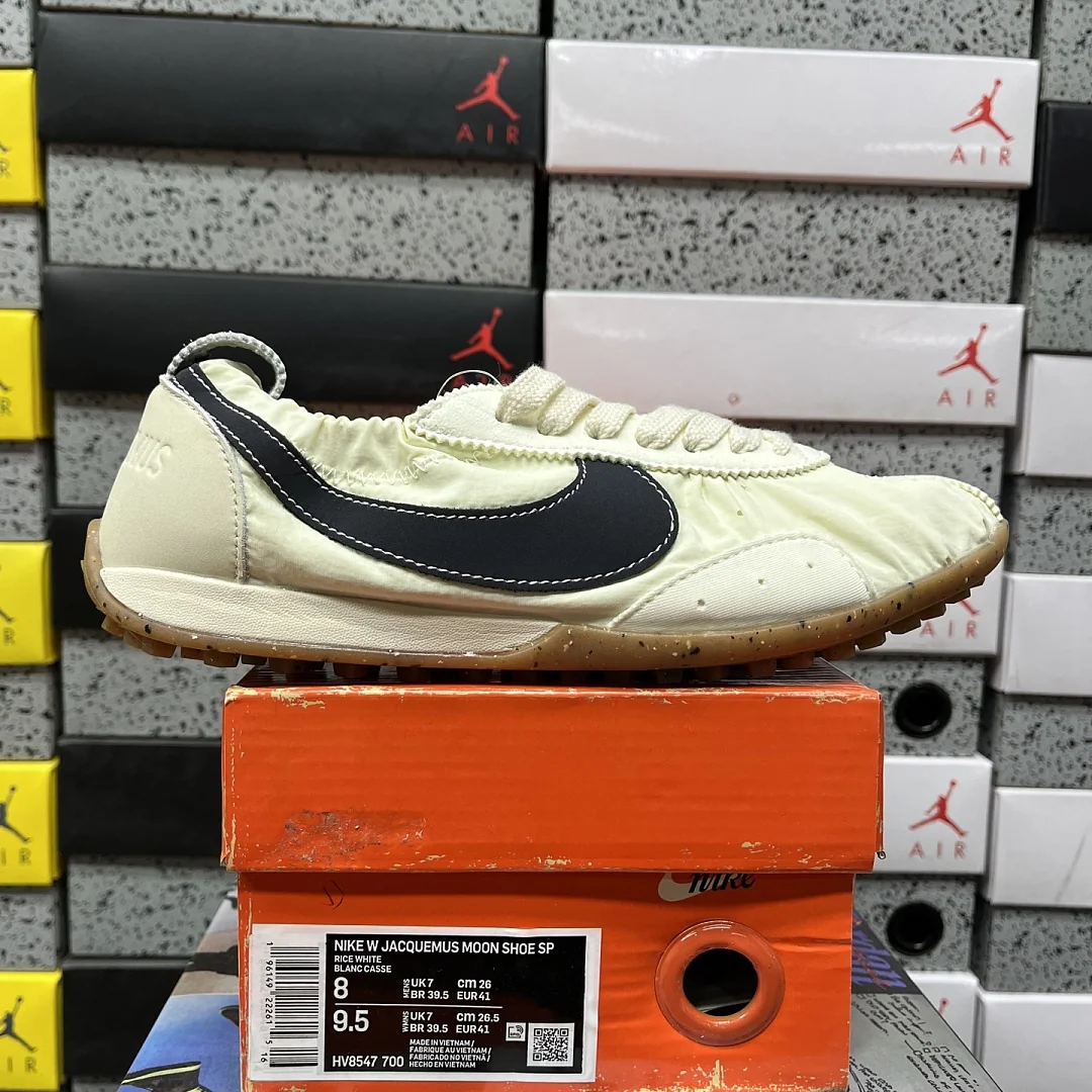 나이키 [YJ] HV8547-700 201604 Nike Moon Shoe SP Jacquemus Alabaster
