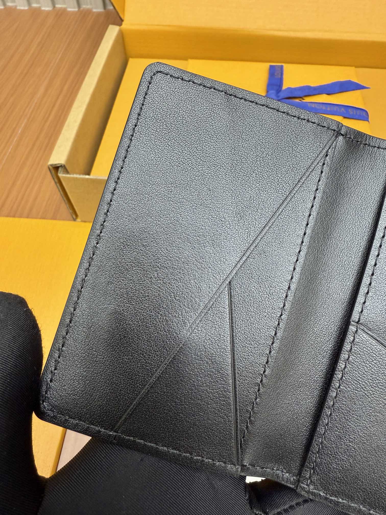 루이비통 올 스틸 지갑 상세 이미지 7