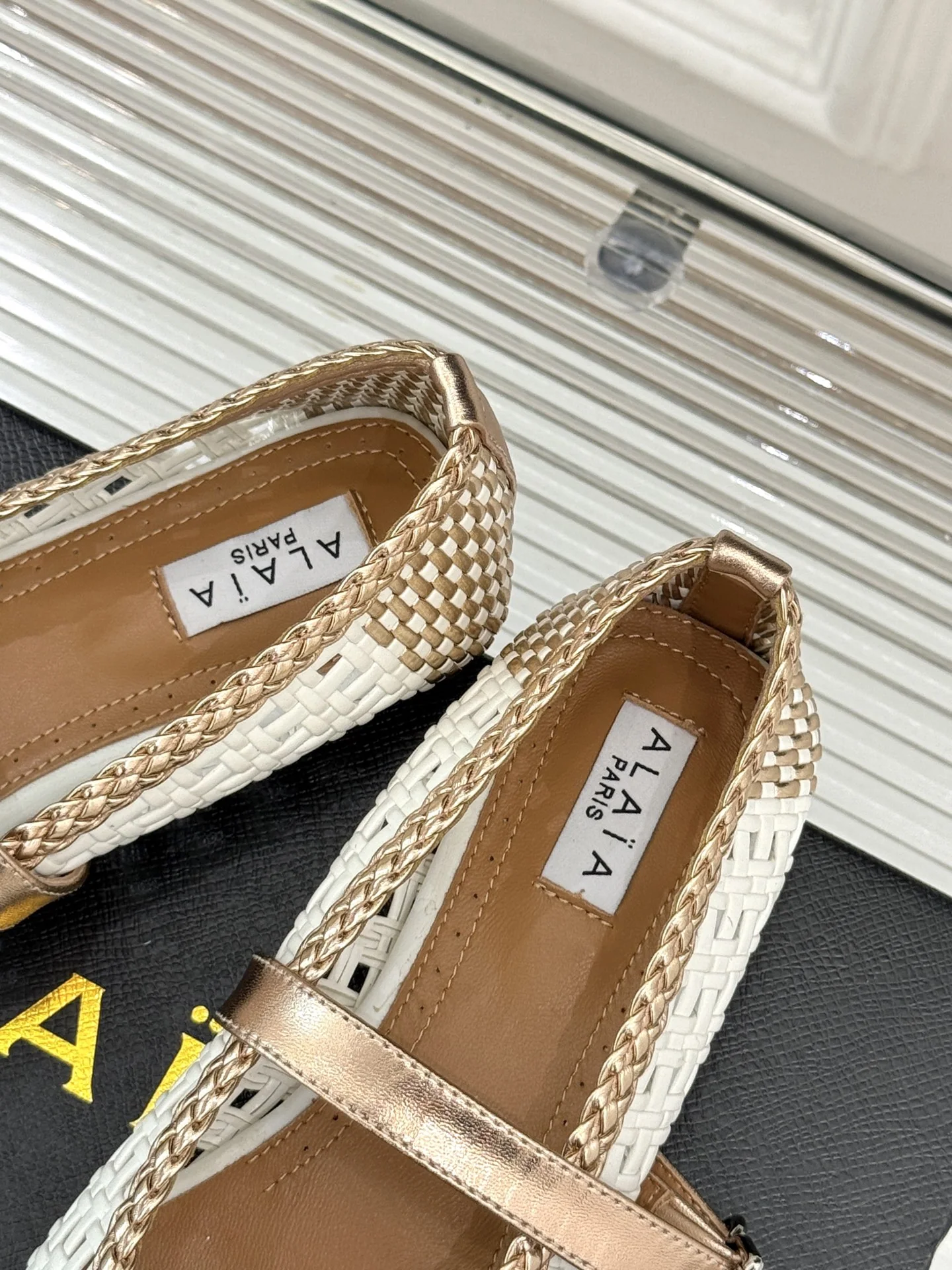 알라이아 펀칭 메리제인 슈즈 상세 이미지 8