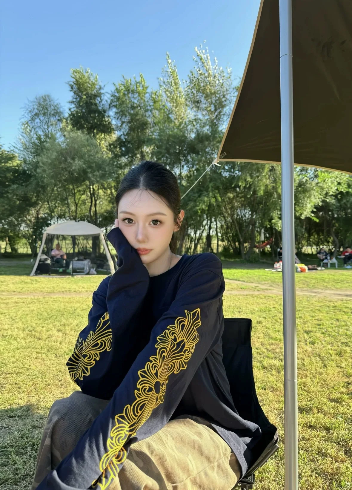크롬하츠 검과 덩굴 프린트 네이비 긴팔 티셔츠 상세 이미지 16