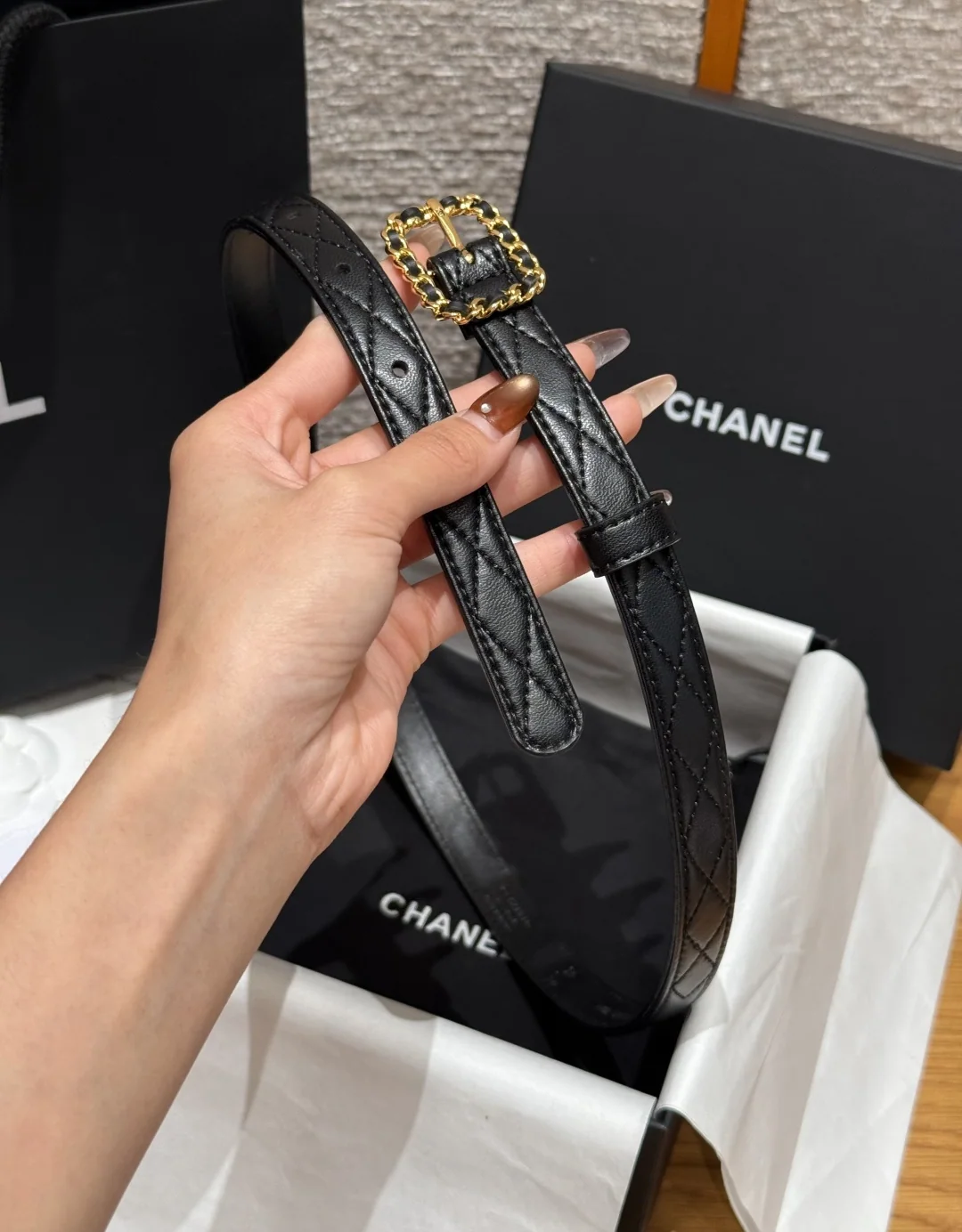 샤넬 클래식 블랙 카프스킨 체인 로고 벨트 상세 이미지 4
