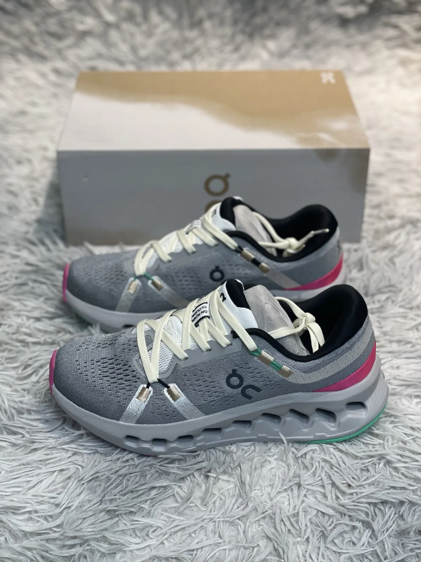 ON Cloudsurfer 2 스니커즈 상세 이미지 6