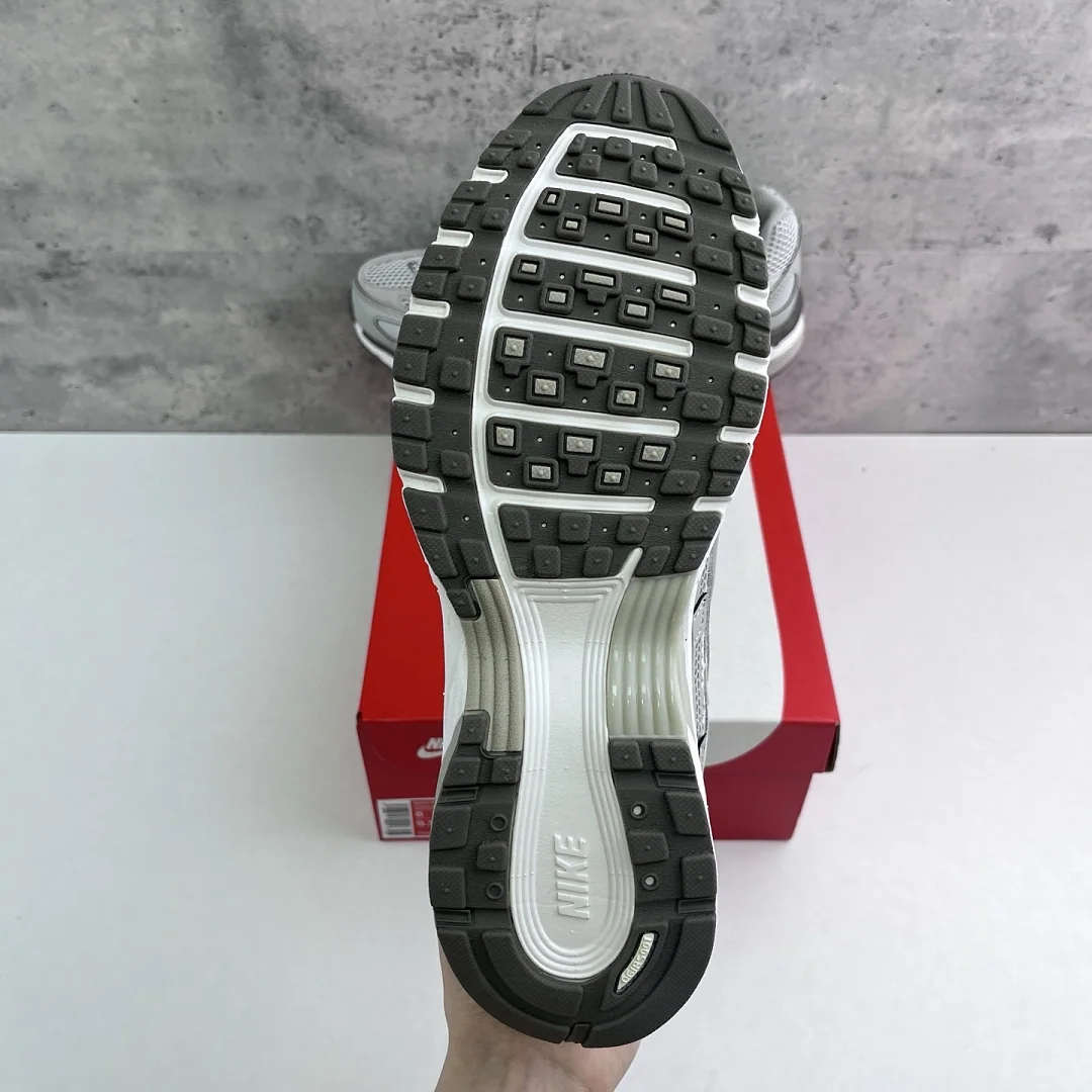 나이키 [CS] P 6000 그레이 화이트 FN6837-012 201526 Nike P-6000 Light Iron Ore 상세 이미지 8