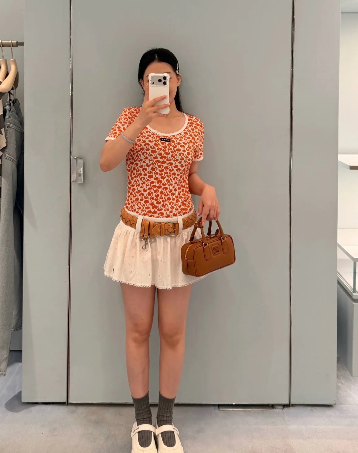 미우미우 오렌지 그래픽 레이스 트림 반팔 티셔츠 상세 이미지 2