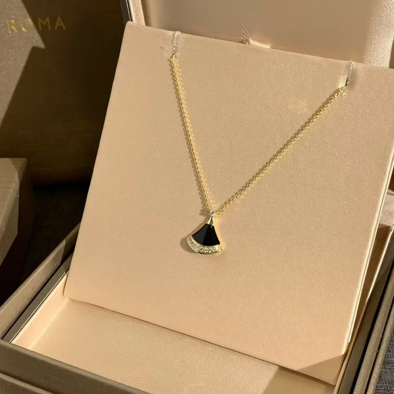 불가리 디바스 드림 오픈워크 18 K 로즈골드 목걸이 상세 이미지 2