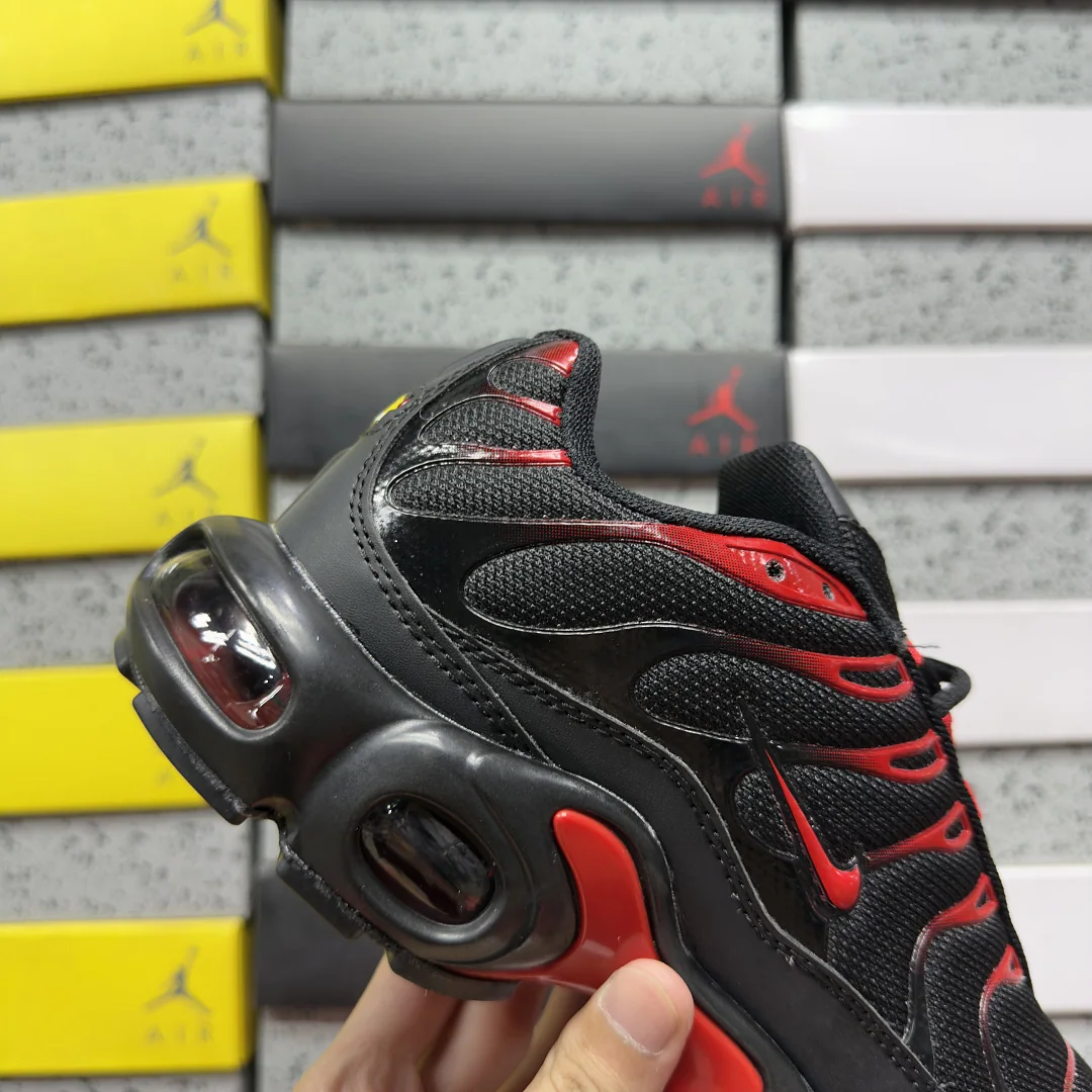 나이키 [BD] 에어 맥스 플러스 CU4864-001 201860 Nike Air Max Plus Bred 상세 이미지 2