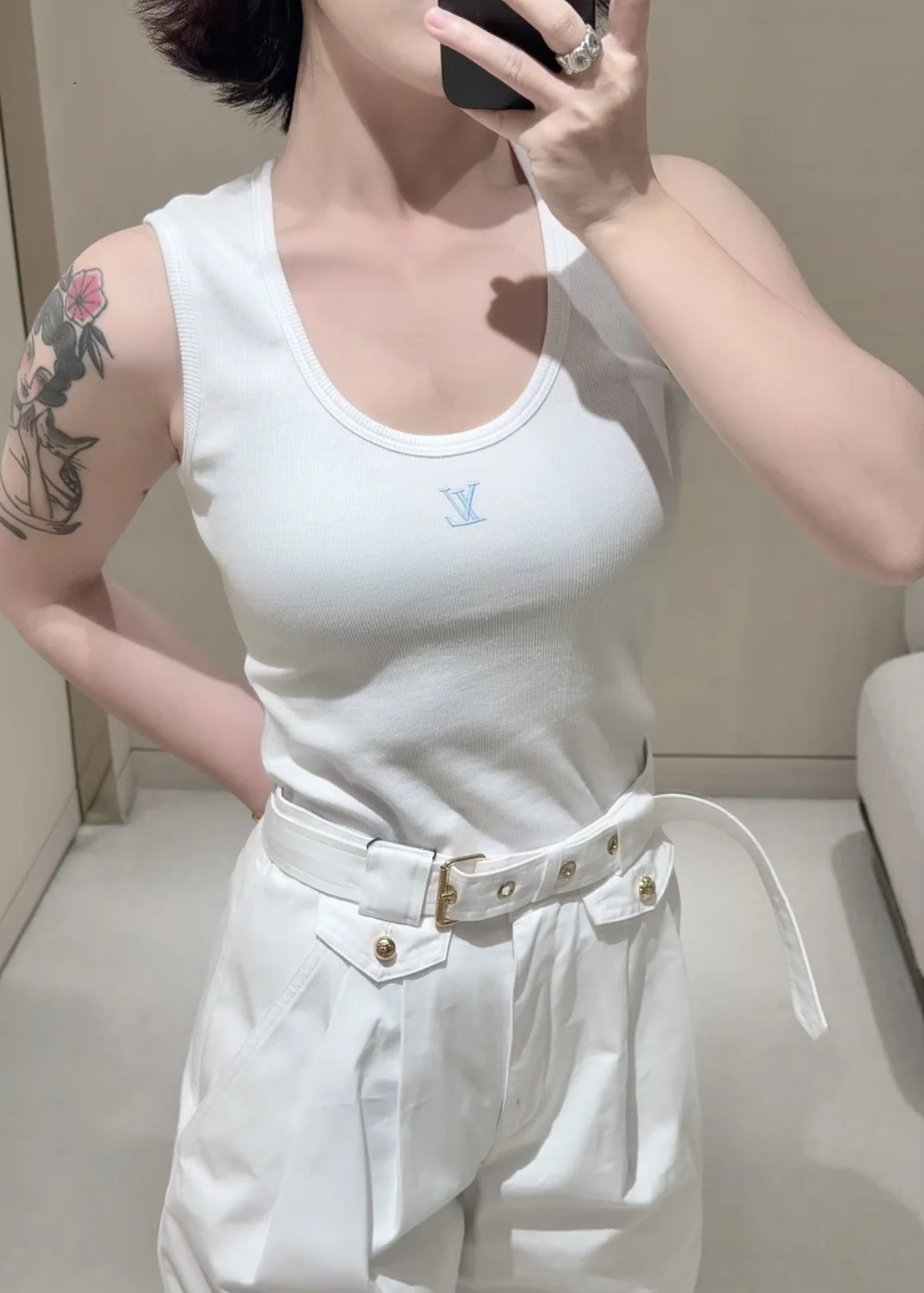 루이비통 여성 자수 반팔 티셔츠 상세 이미지 9
