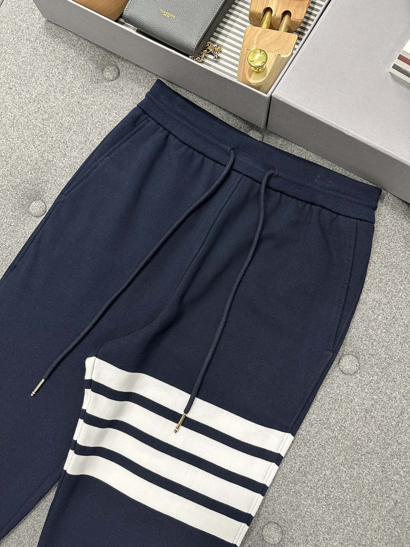 톰브라운 그레이 남성 면 바지 상세 이미지 3