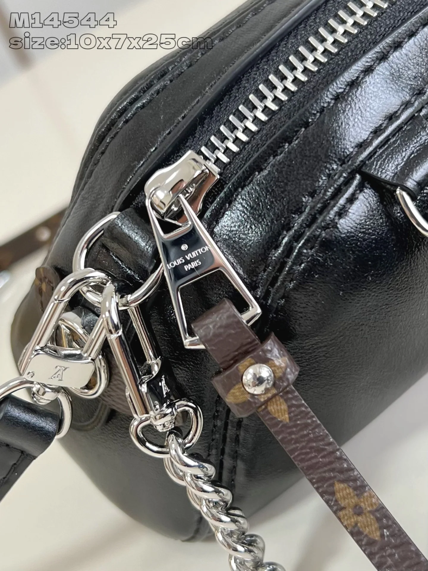 루이비통 M14544 포쉐트 핸드백 상세 이미지 7