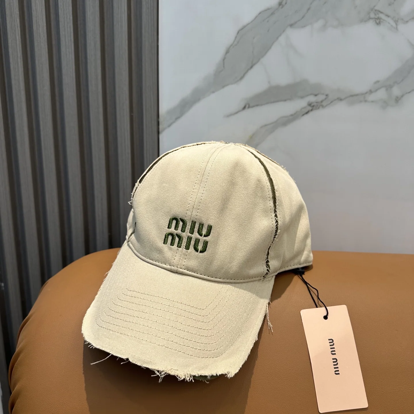 미우미우 자수 야구모자 상세 이미지 8