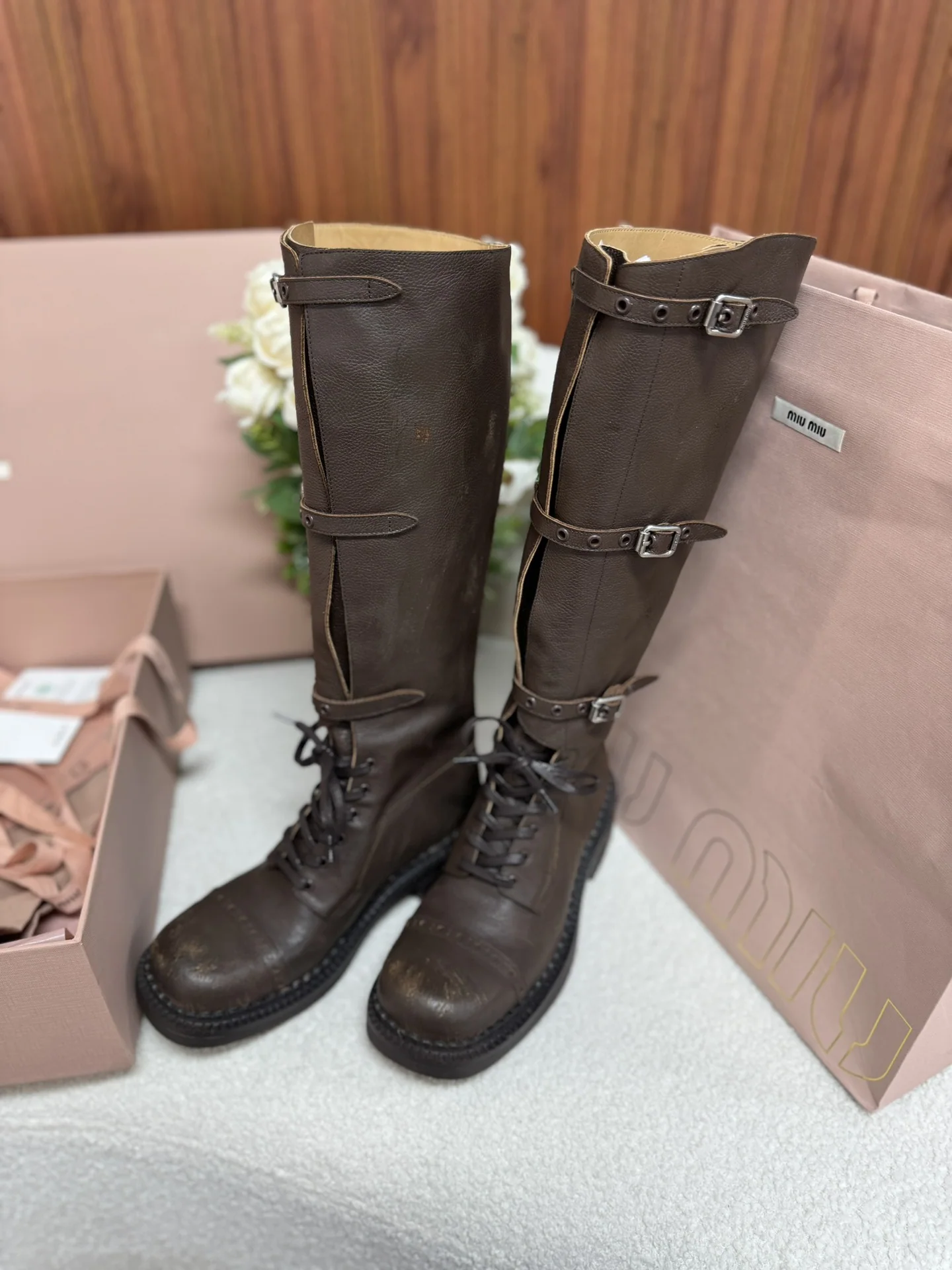 미우미우 24 FW 브라운 라이딩 부츠 상세 이미지 2