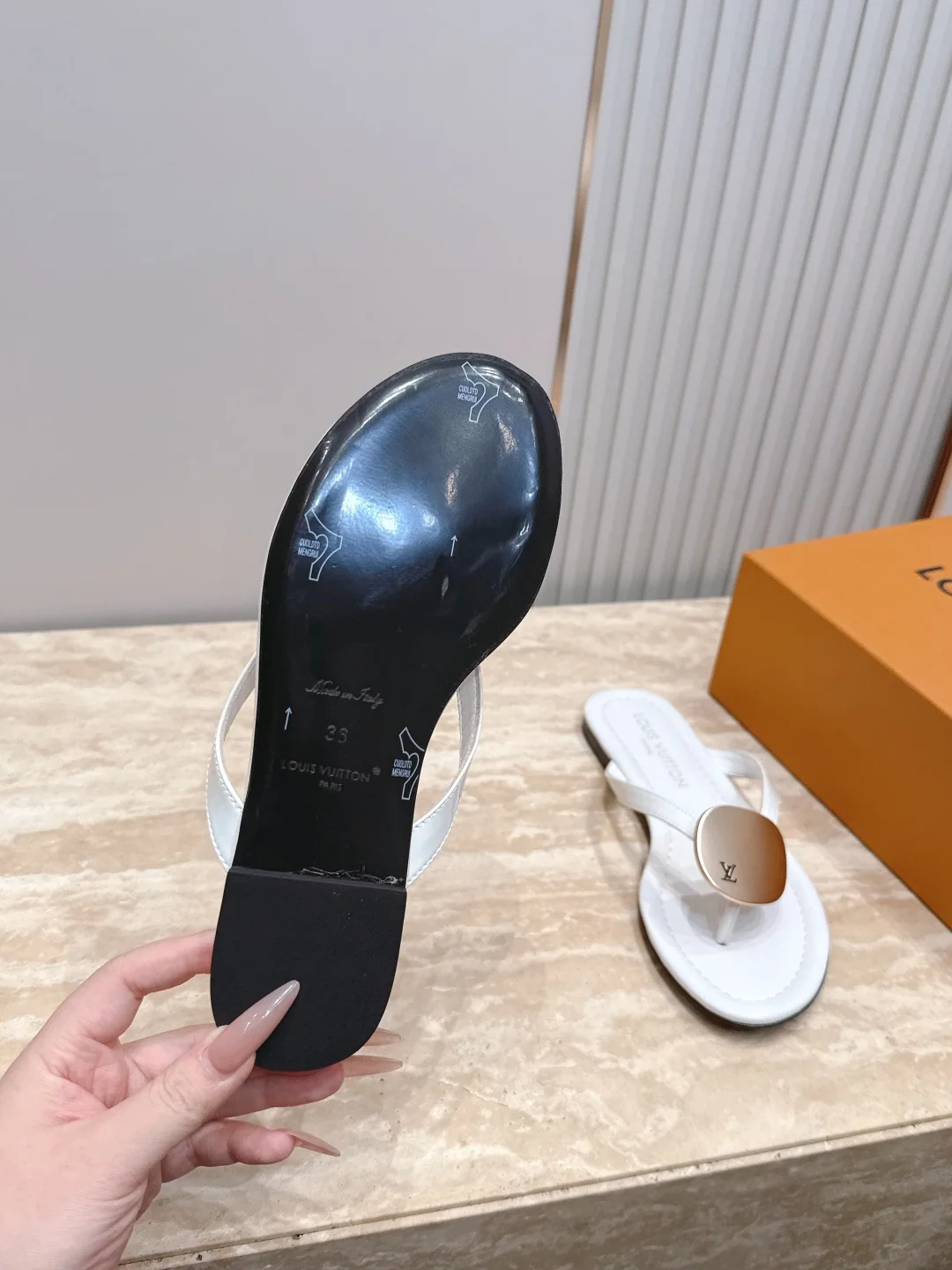루이비통 메탈 버클 샌들 및 슬리퍼 상세 이미지 6