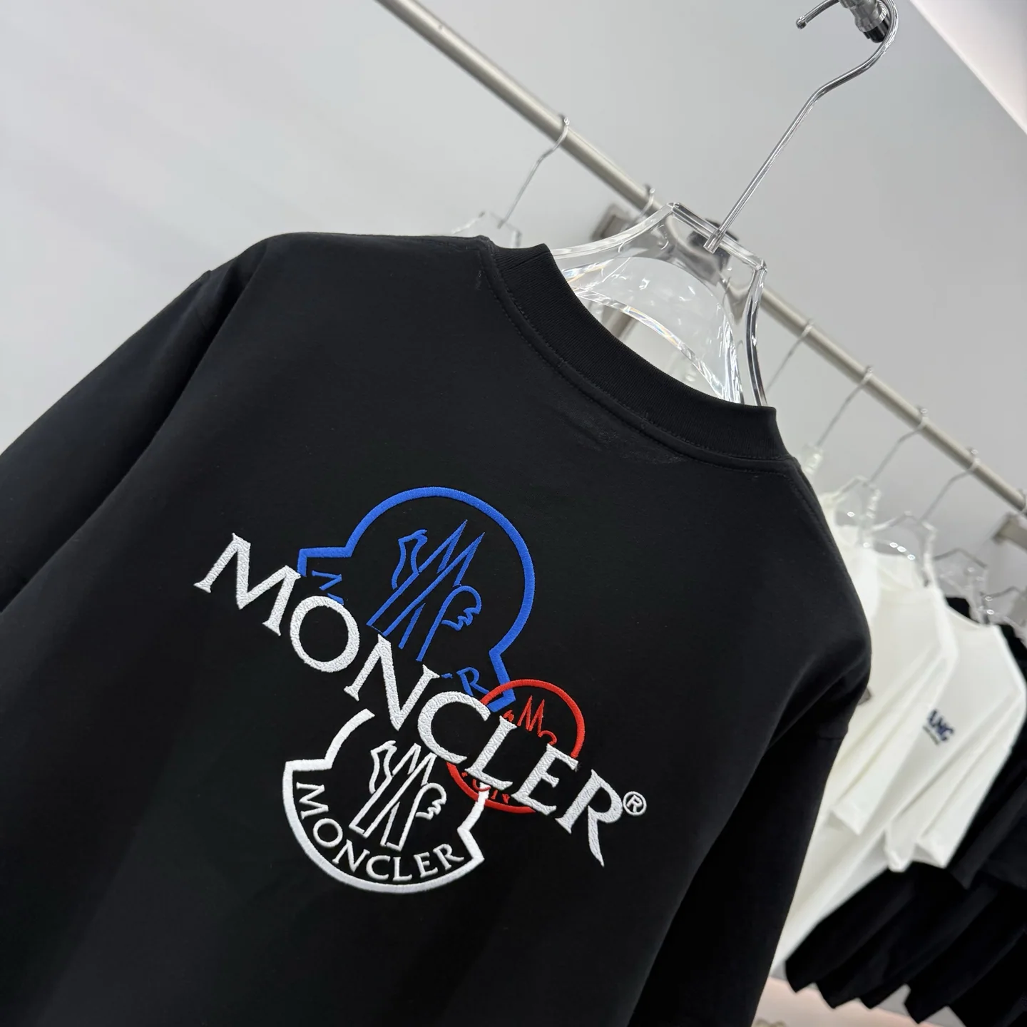몽클레어 오버랩 자수 반팔 티셔츠 상세 이미지 9