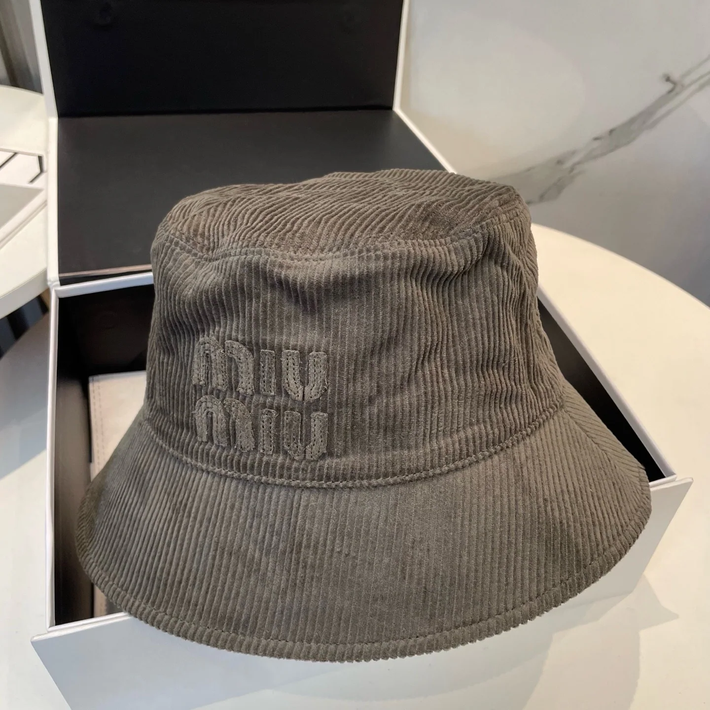 미우미우 모자 81327 Miu Miu Cap 상세 이미지 4