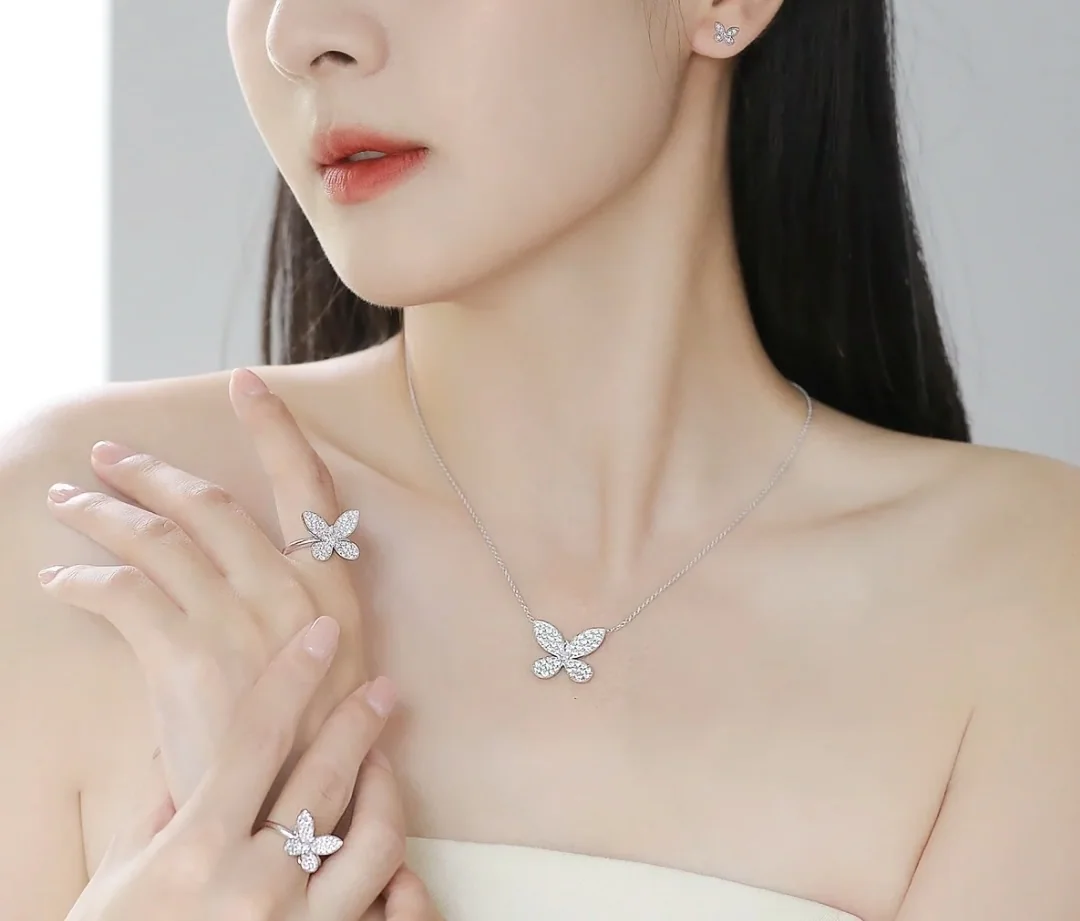 그라프 골드 다이아몬드 나비 목걸이 상세 이미지 1