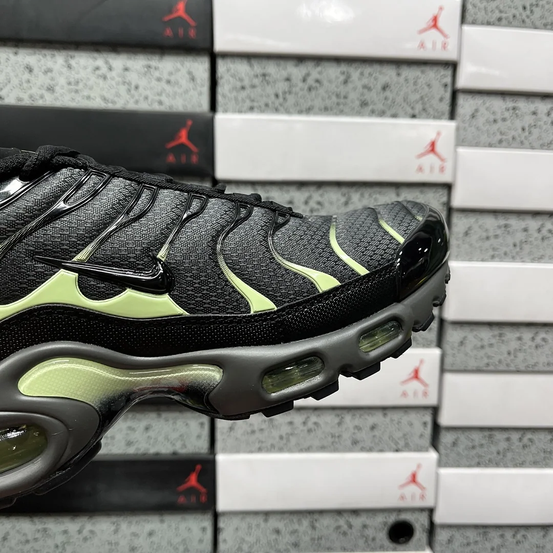 나이키 [DF] 에어 맥스 플러스 DM0032-035 201678 Nike Air Max Plus Iron Gray Light Liquid 상세 이미지 4