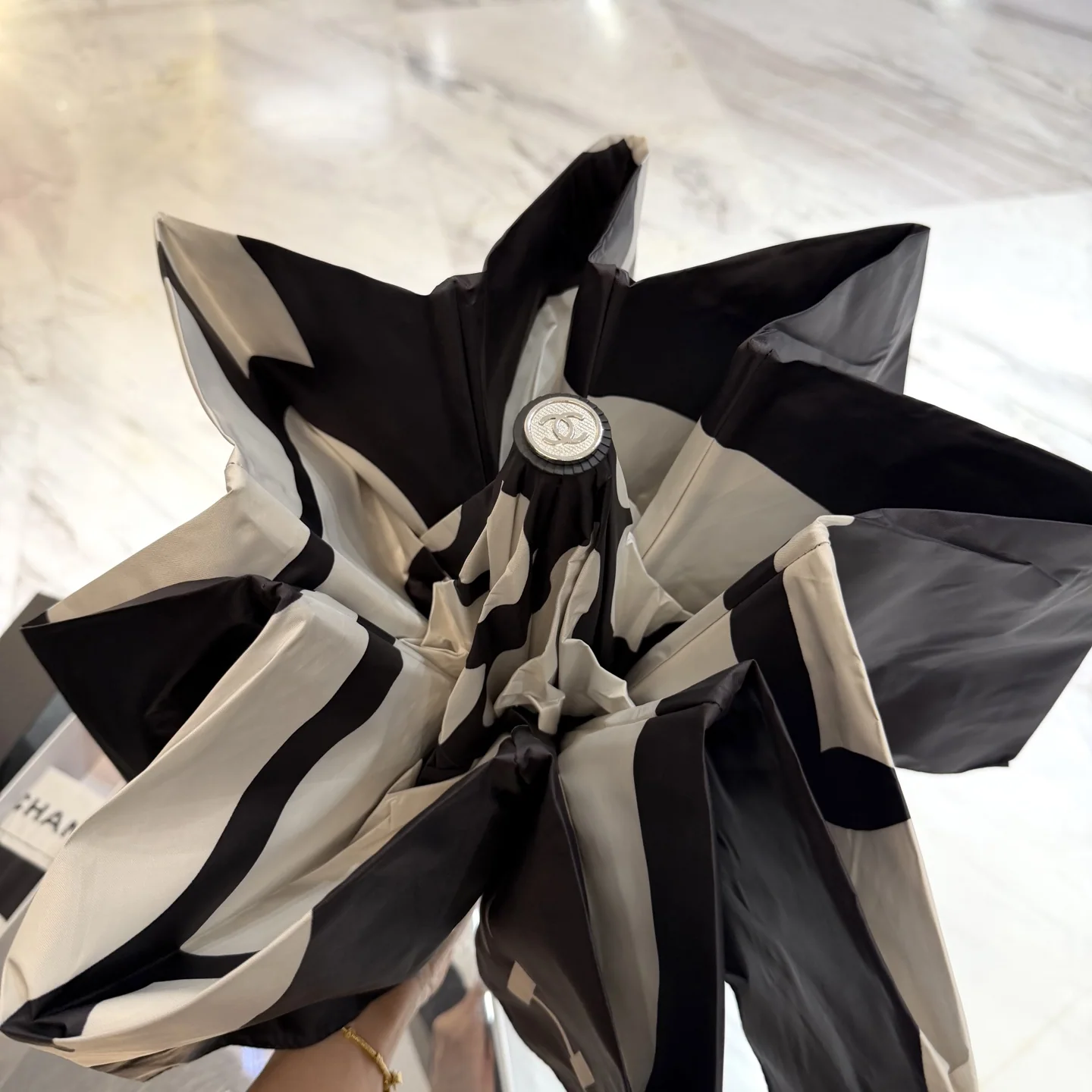 샤넬 우산 85284 Chanel Umbrella 상세 이미지 4