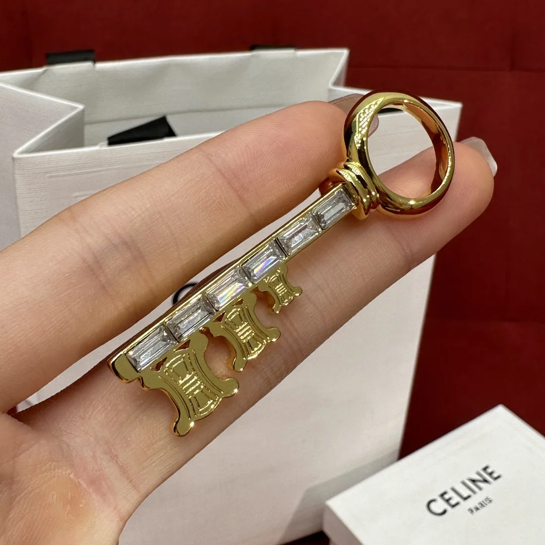 셀린느 개선문 키 라인석 브로치 상세 이미지 3