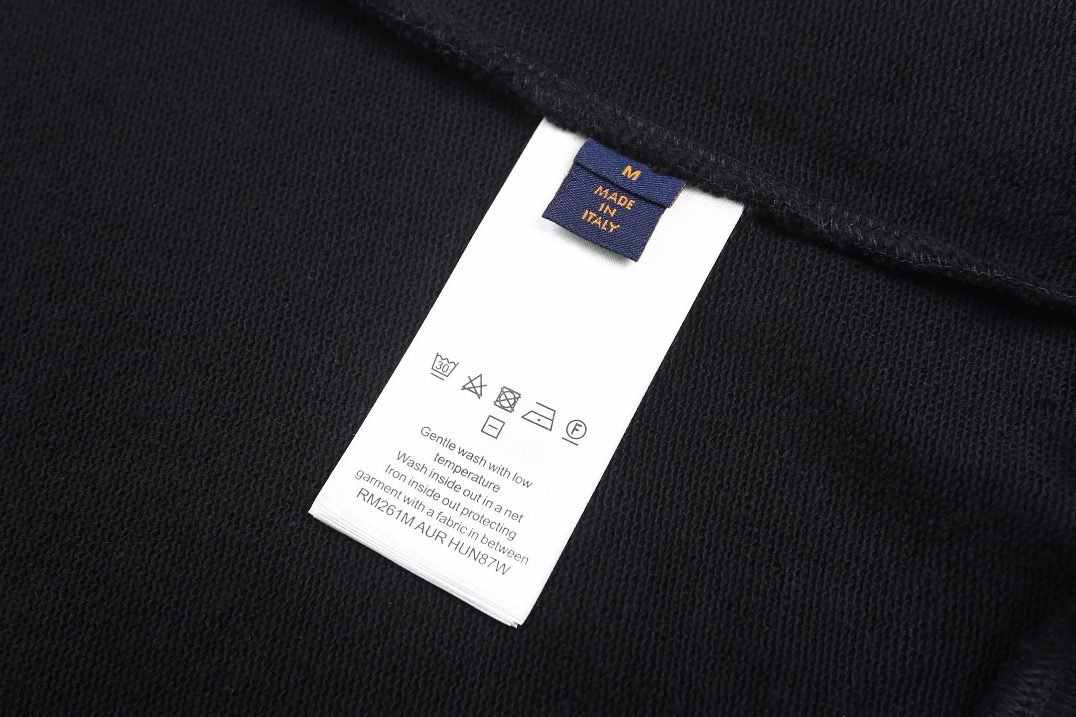 루이비통 플로키 프린트 로고 크루넥 긴팔 티셔츠 상세 이미지 12