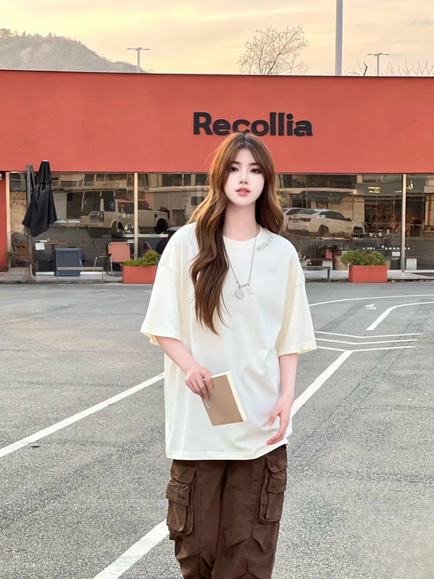 구찌 네크라인 라인스톤 살구색 여성 반팔 티셔츠 상세 이미지 4