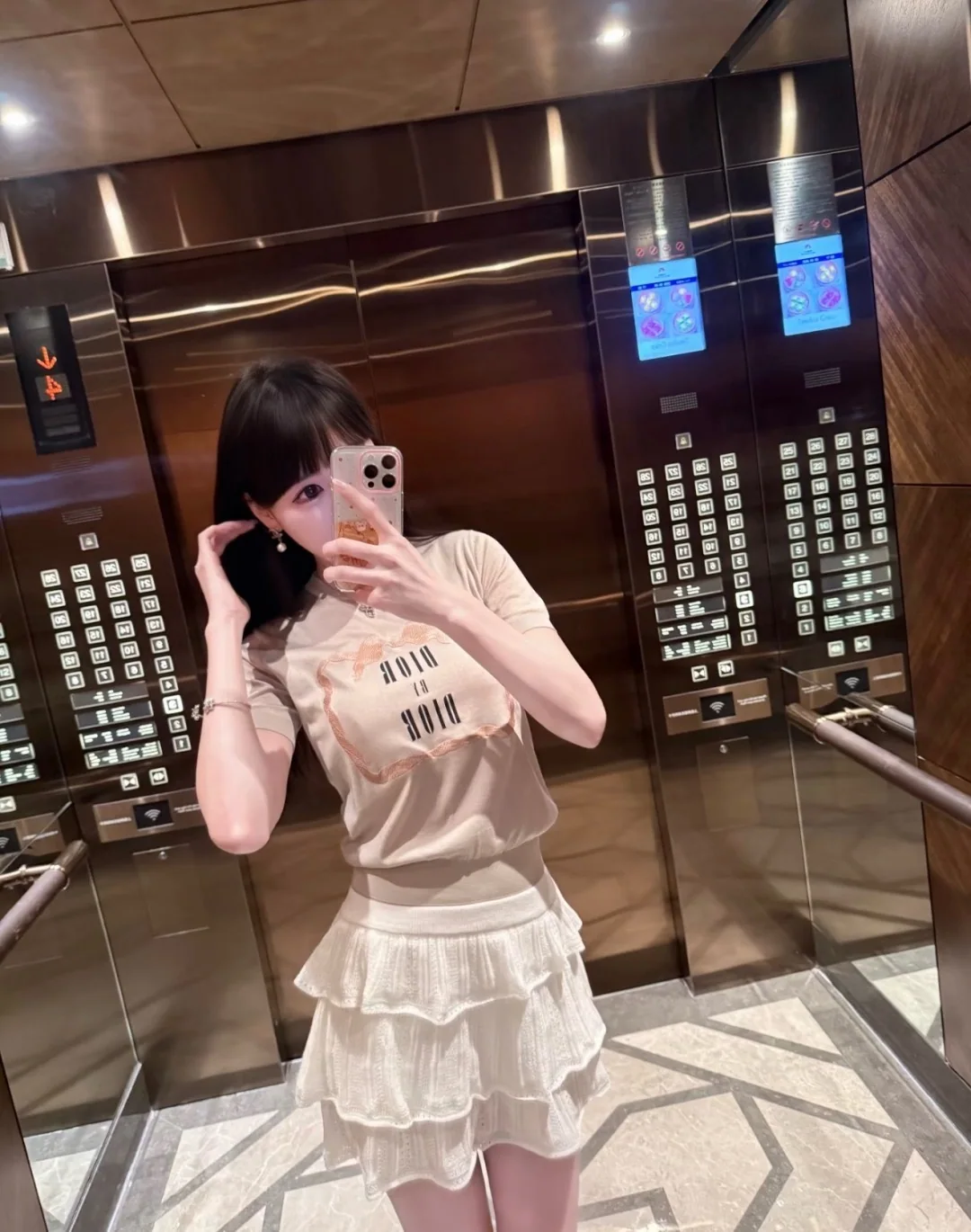 디올 누드 핑크 자수 크루넥 반팔 니트탑 상세 이미지 9