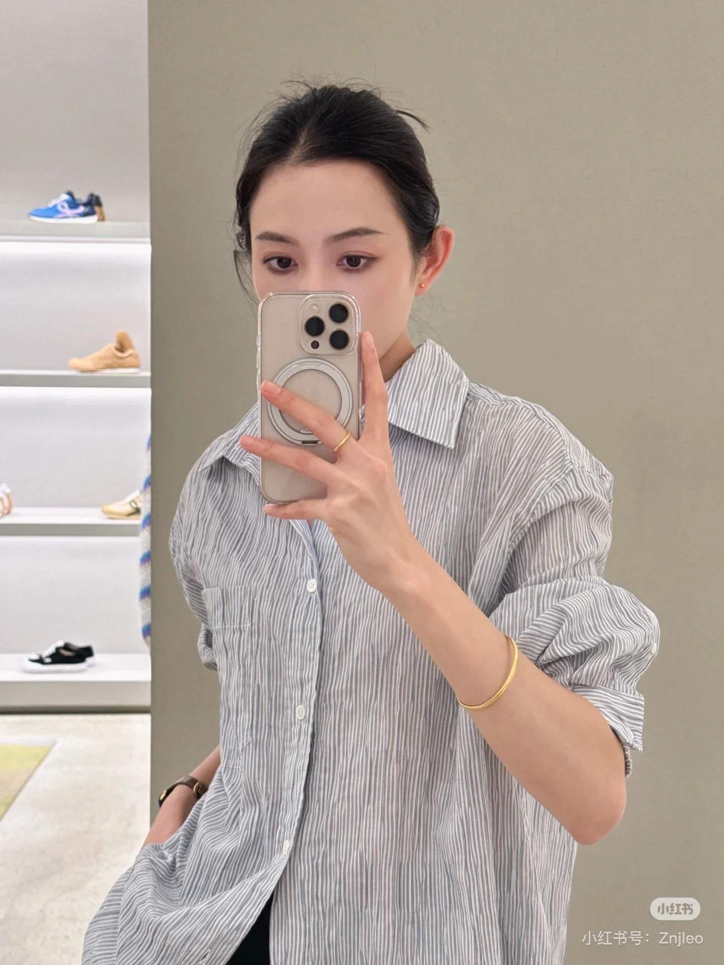 로에베 텍스처드 플리츠 린넨 혼방 루즈핏 여성 셔츠 상세 이미지 3