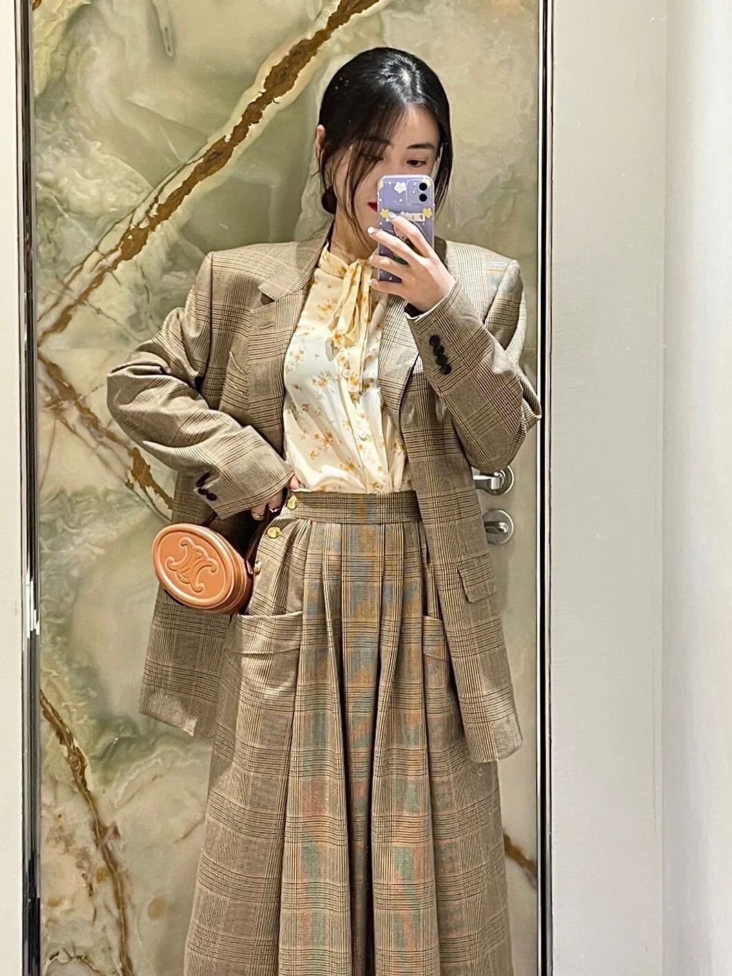 셀린느 캐러멜 돼지코 숄더백 상세 이미지 2