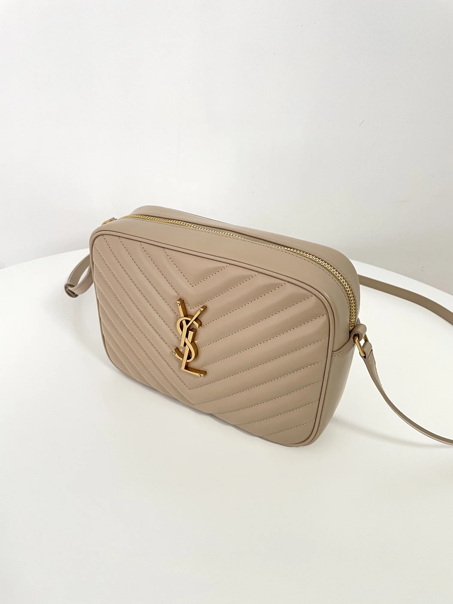 생로랑 모노그램 카메라백 상세 이미지 8
