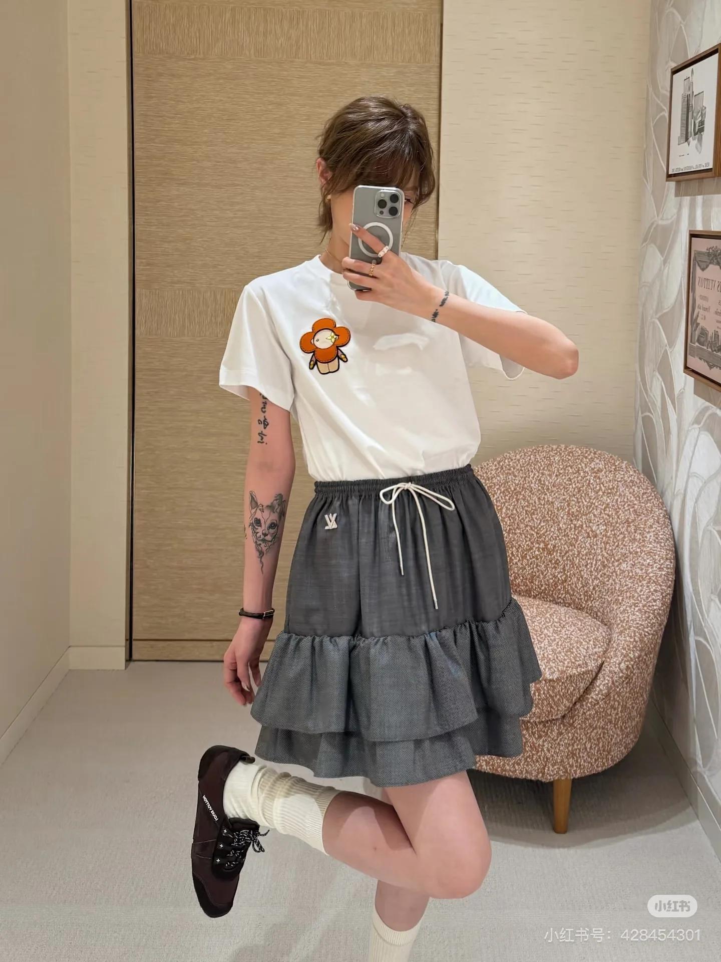 루이비통 해바라기 자수 크루넥 반팔 티셔츠 상세 이미지 2
