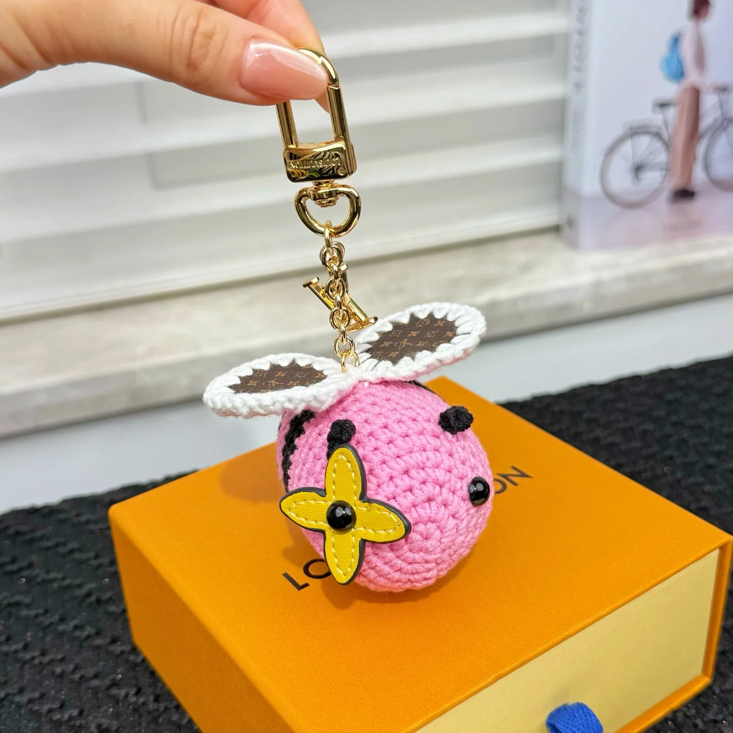 루이비통 비 LV 크로쉐 벌 모티프 키링 상세 이미지 5