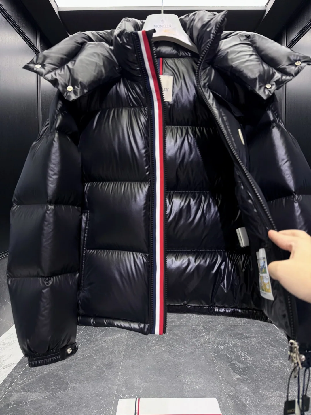 몽클레어 남성 다운 패딩 점퍼 상세 이미지 8