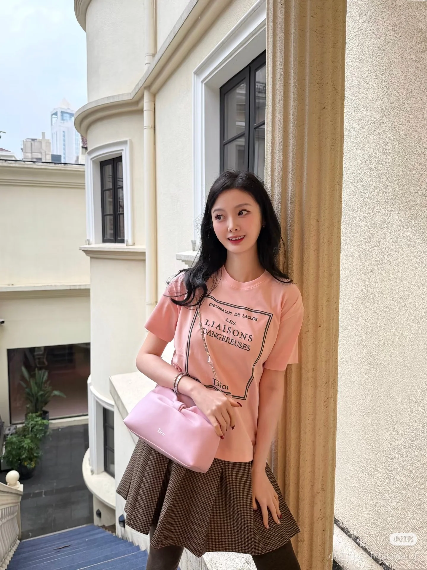 디올 여성 로고 프레임 라운드넥 반팔 티셔츠 상세 이미지 2
