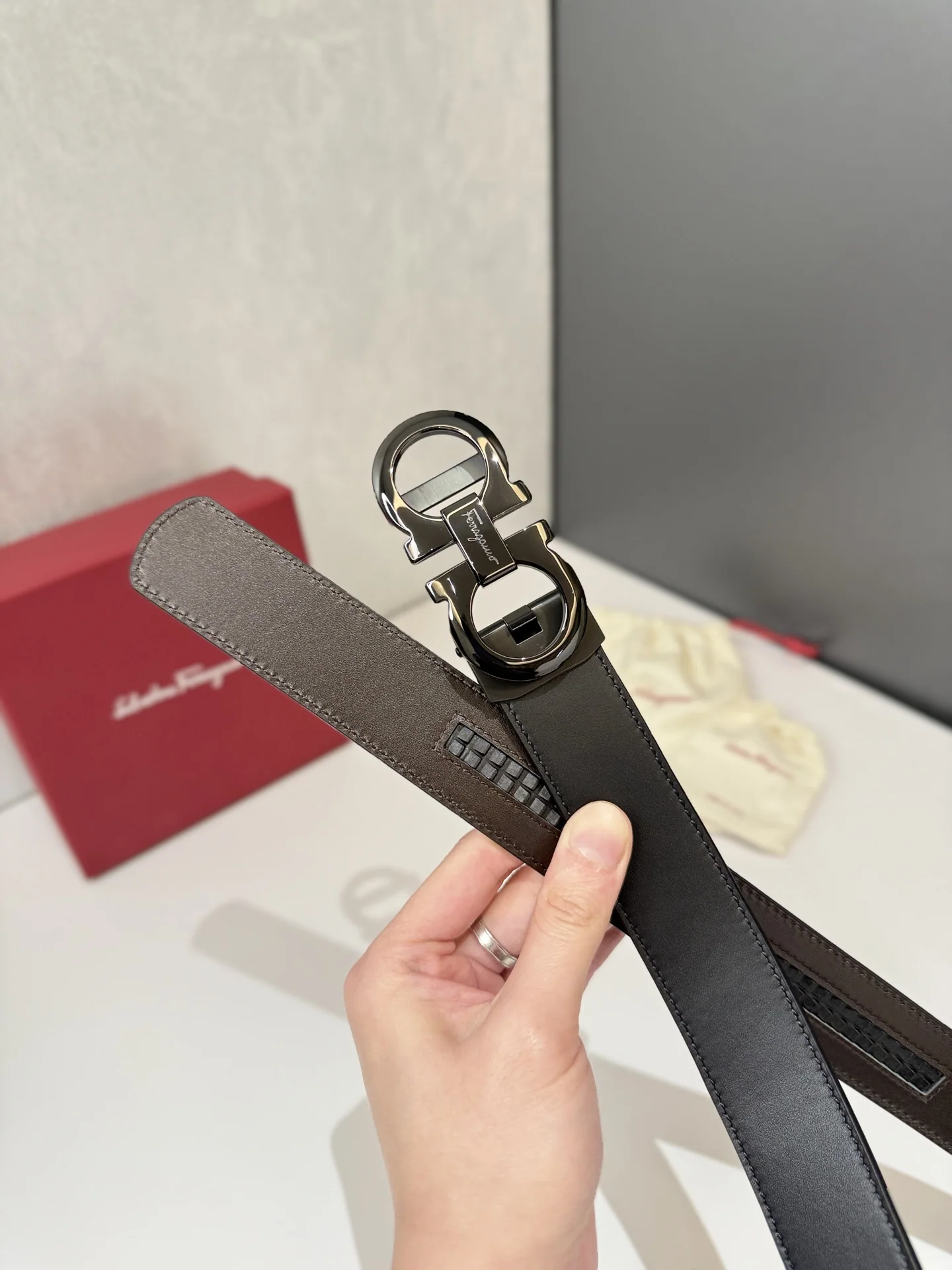 페레가모 자동 버클 천연 가죽 벨트 상세 이미지 3