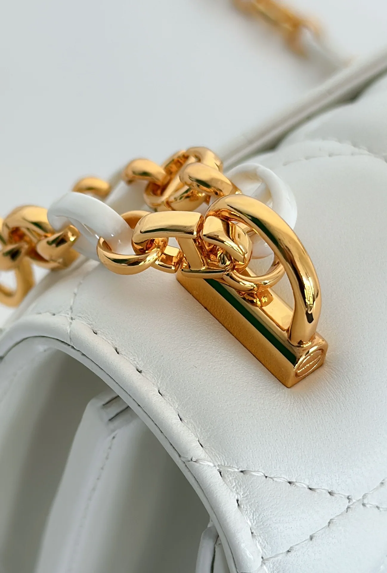 디올 LAY 23 에나멜 체인 숄더백 상세 이미지 4